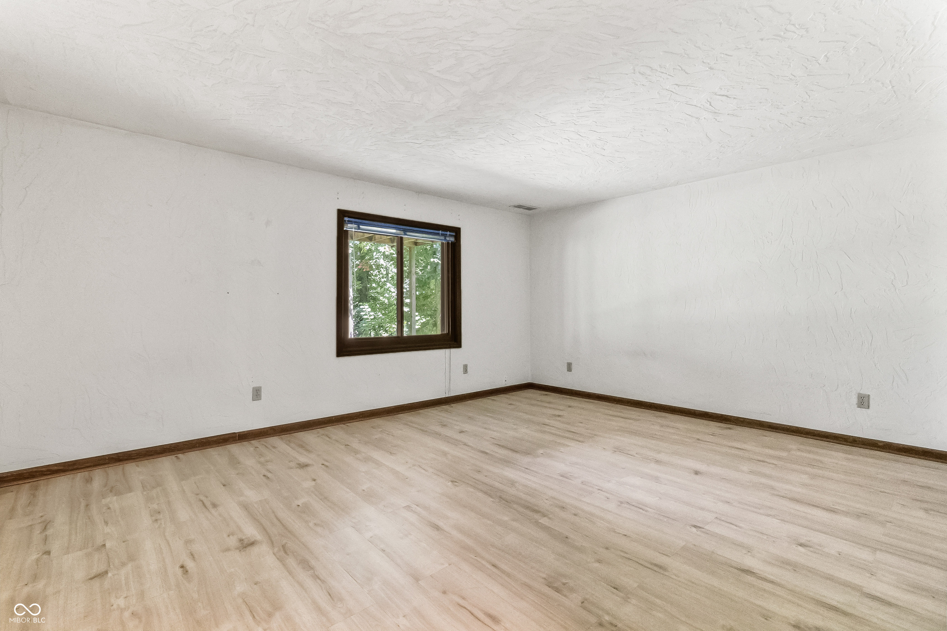 604 Oak Blvd W Drive