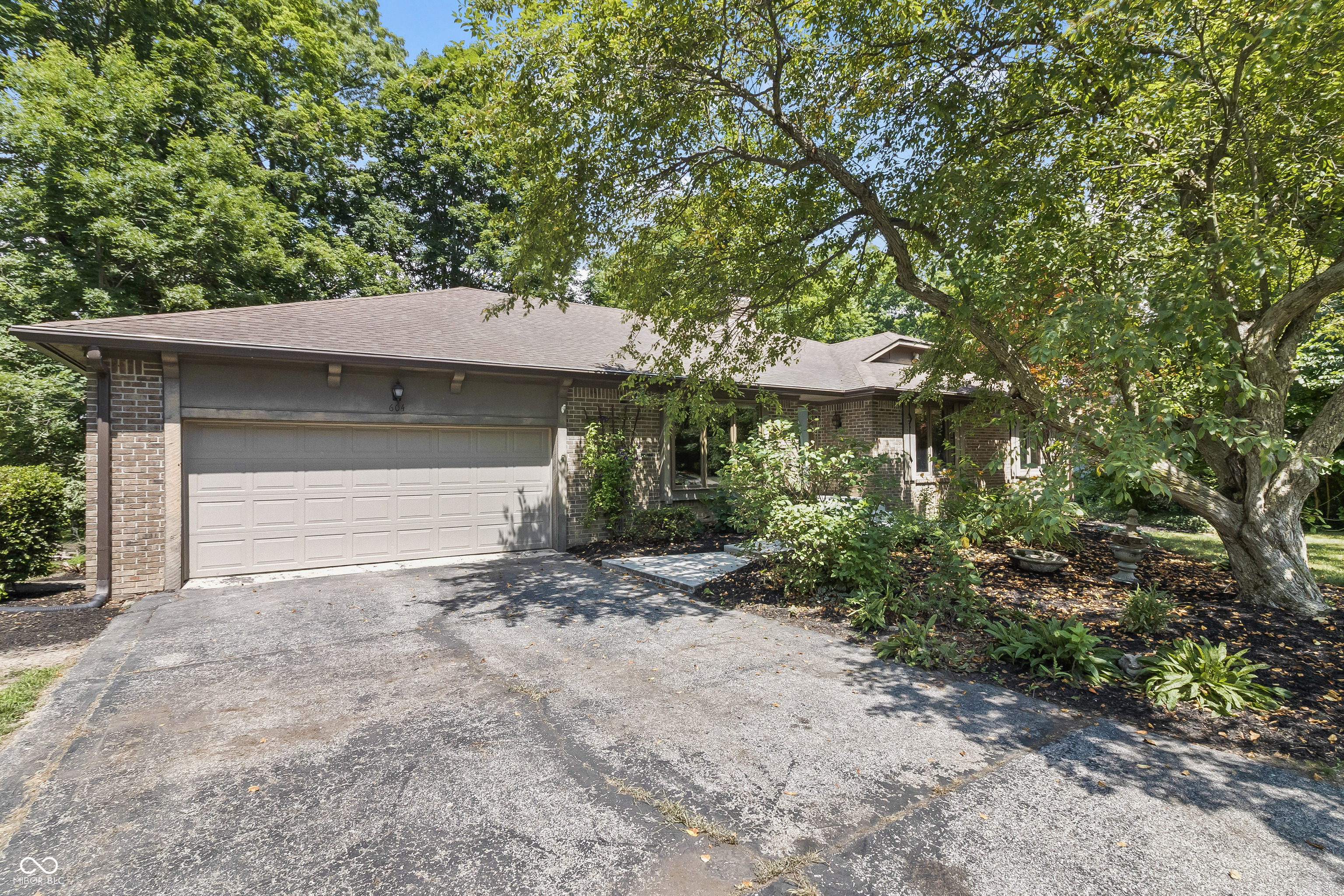 604 Oak Blvd W Drive