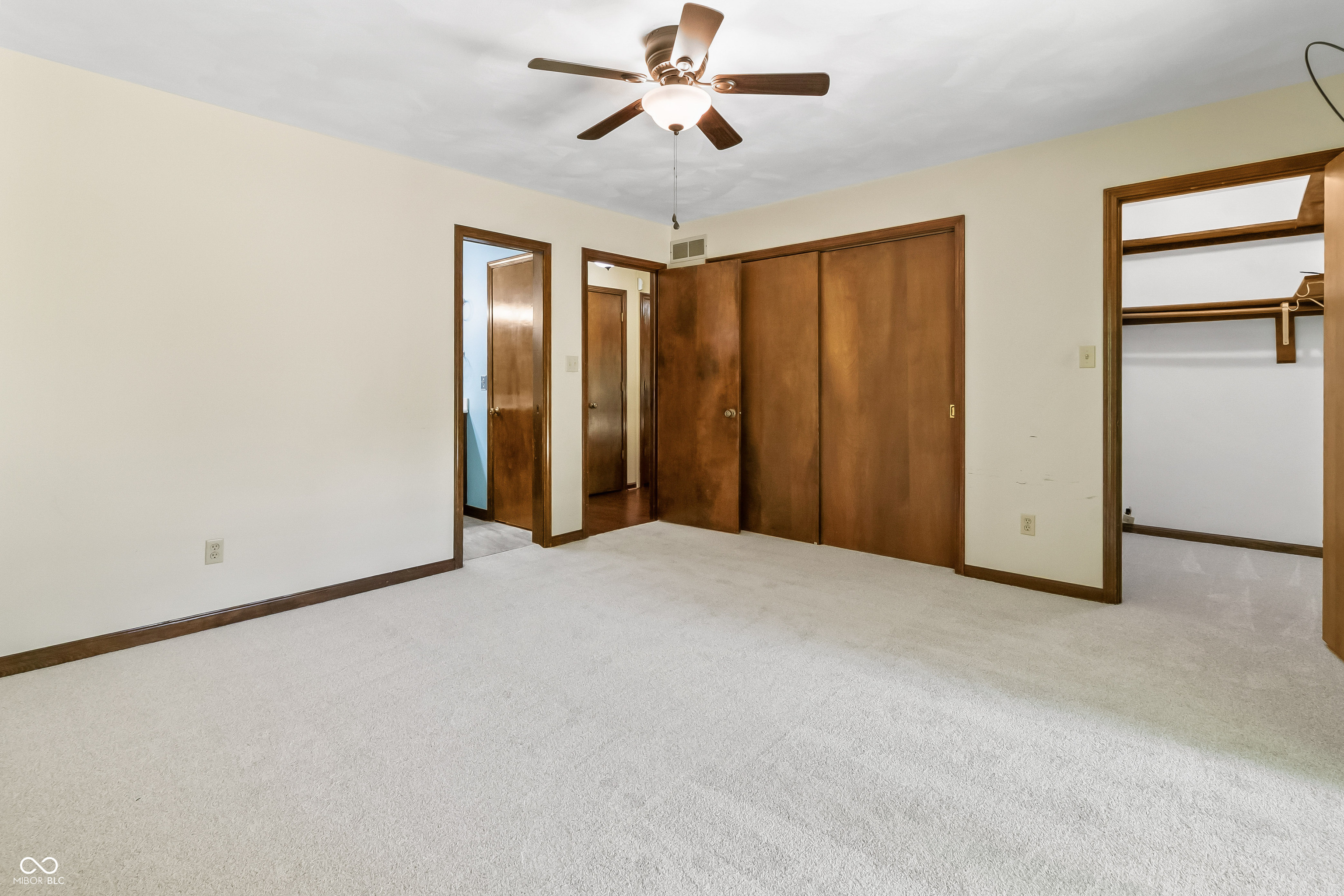 604 Oak Blvd W Drive