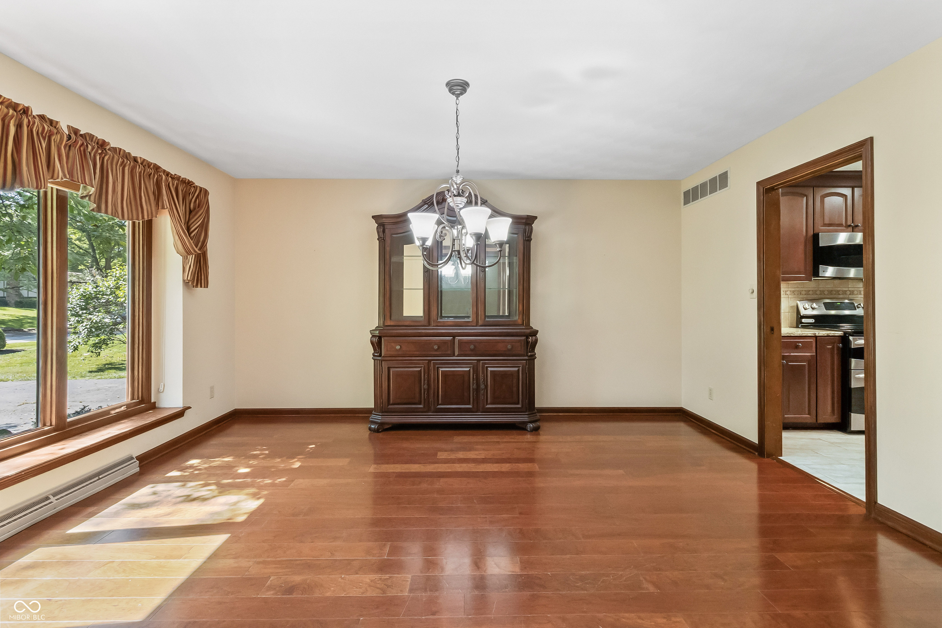 604 Oak Blvd W Drive
