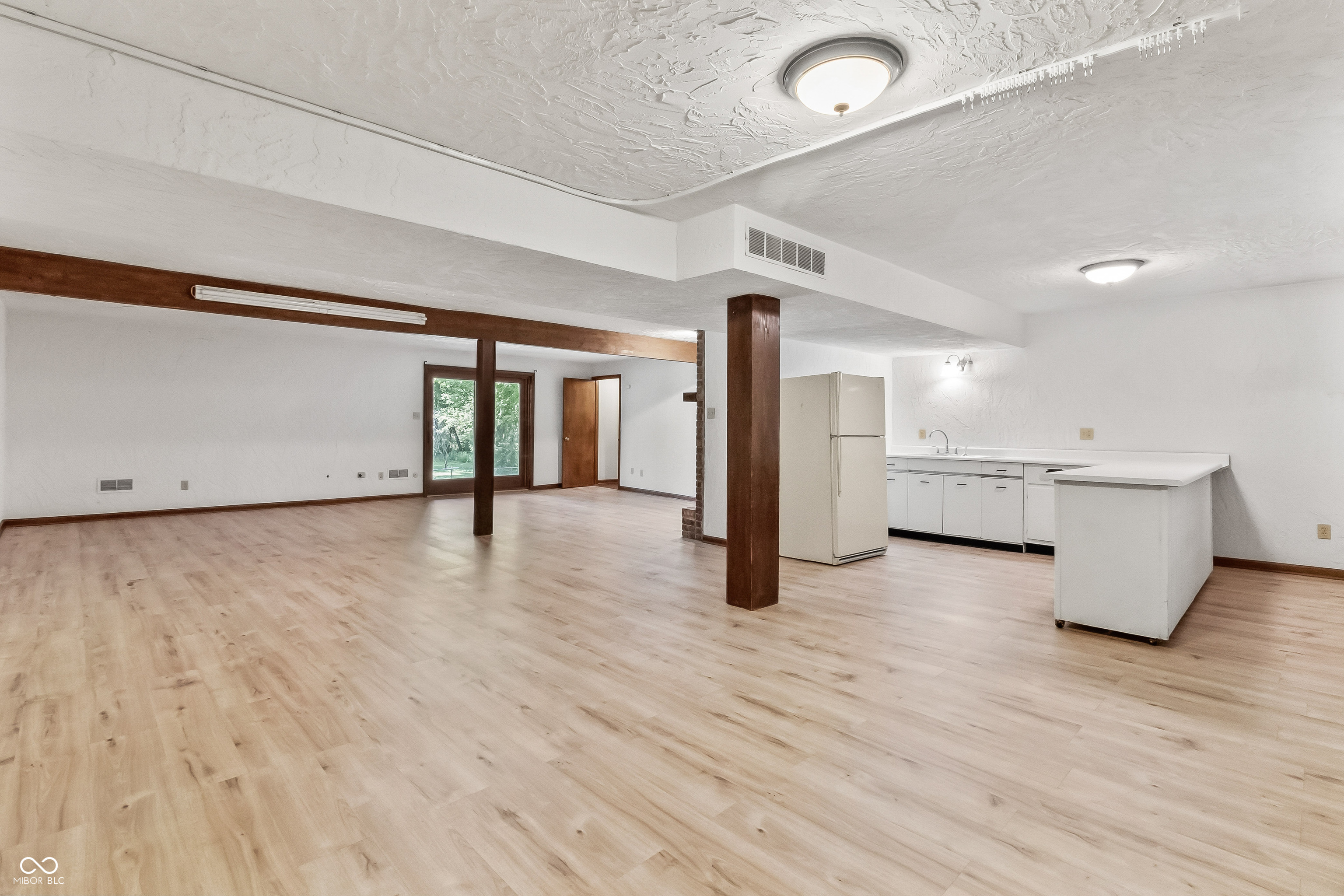 604 Oak Blvd W Drive
