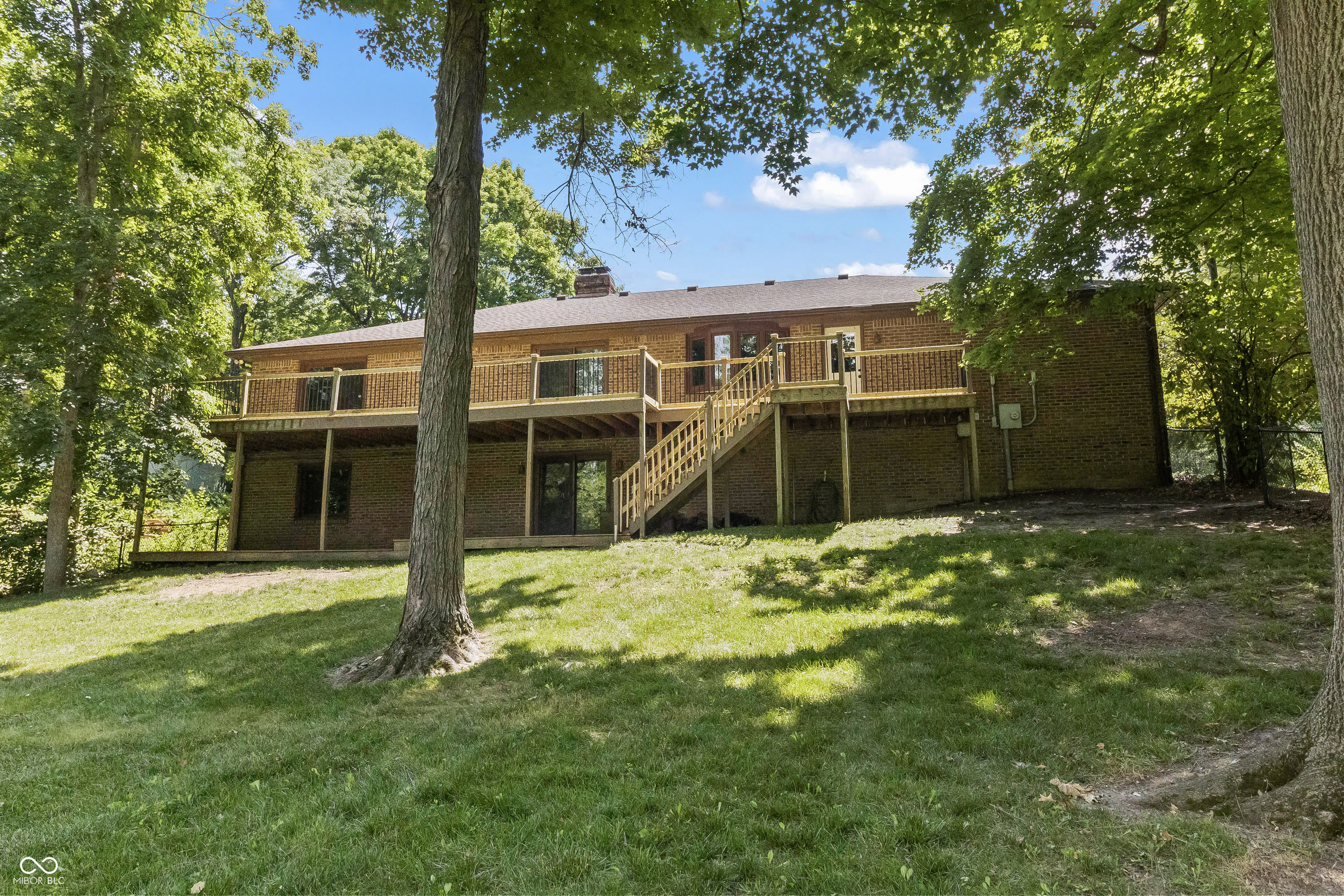 604 Oak Blvd W Drive