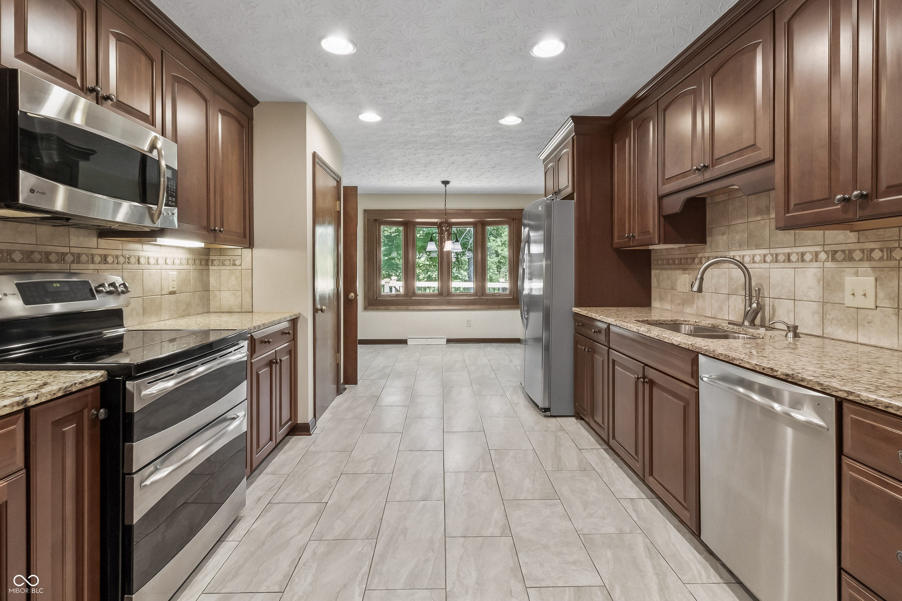 604 Oak Blvd W Drive