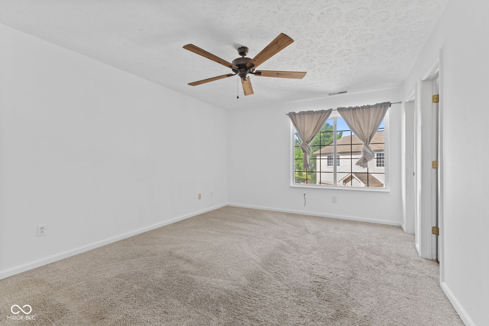 618 Stobus Drive