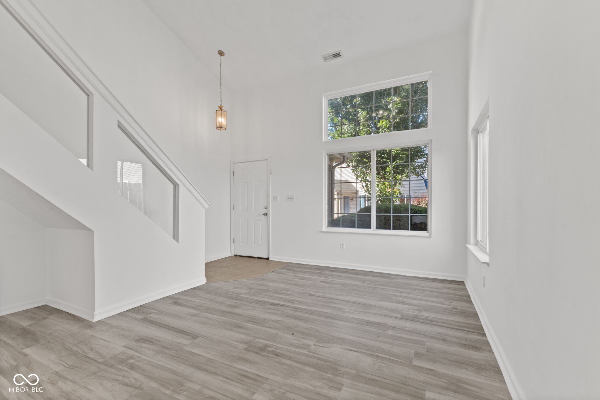 618 Stobus Drive