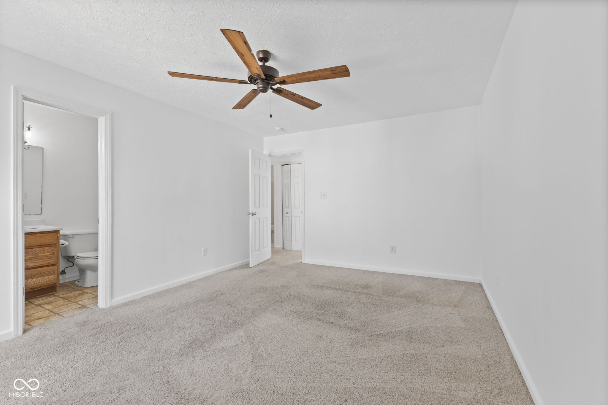 618 Stobus Drive