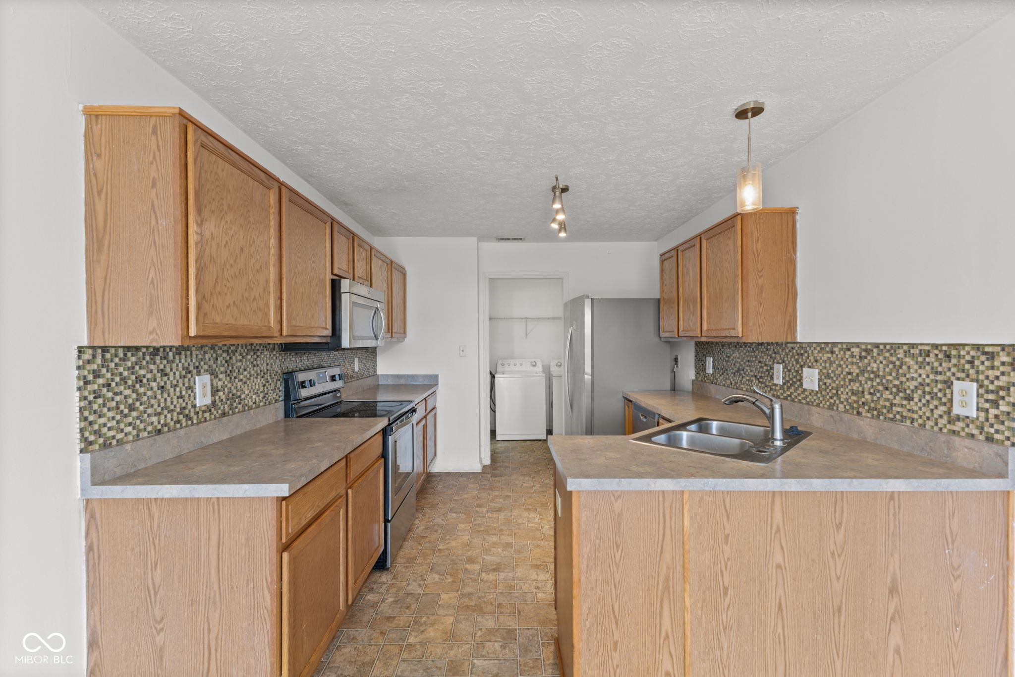 618 Stobus Drive