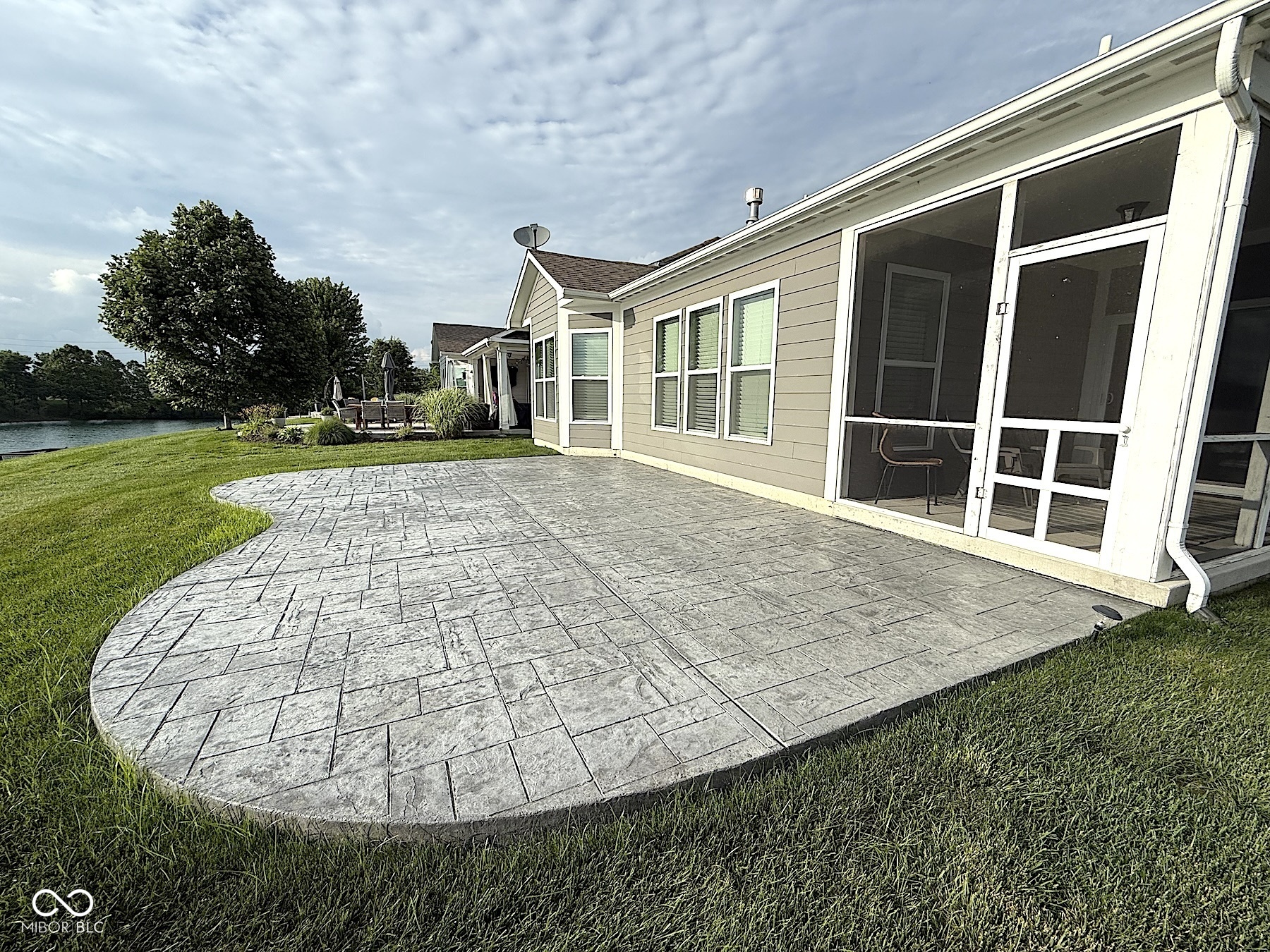 9404 Crystal River Drive