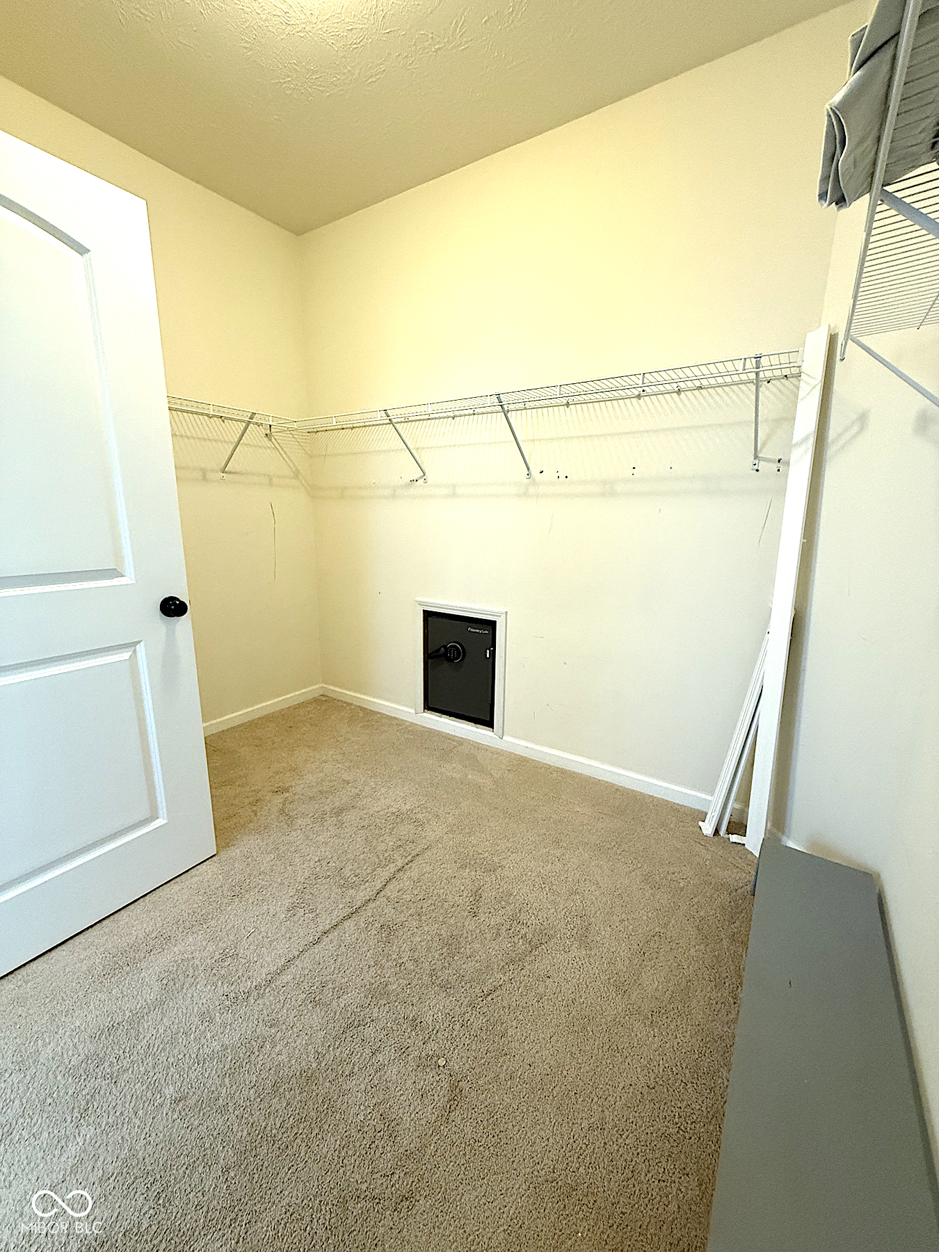 9404 Crystal River Drive