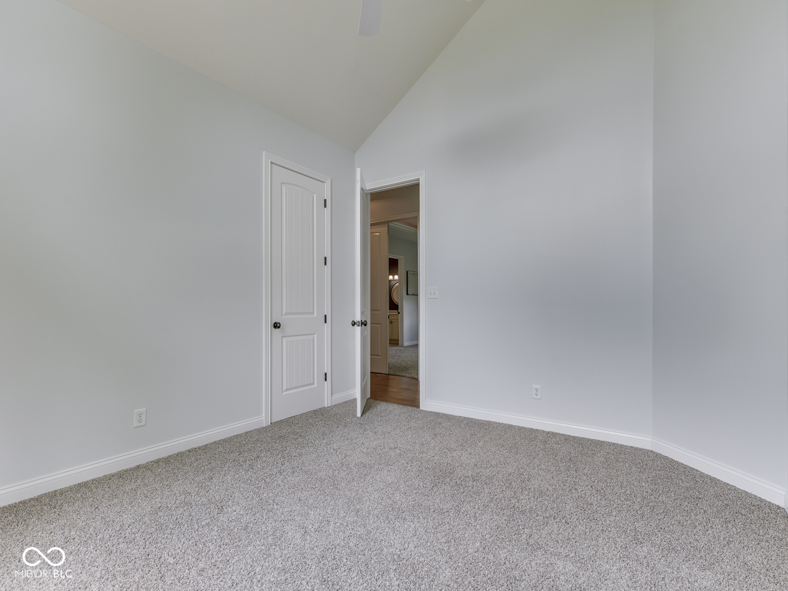3270 Cherokee Circle