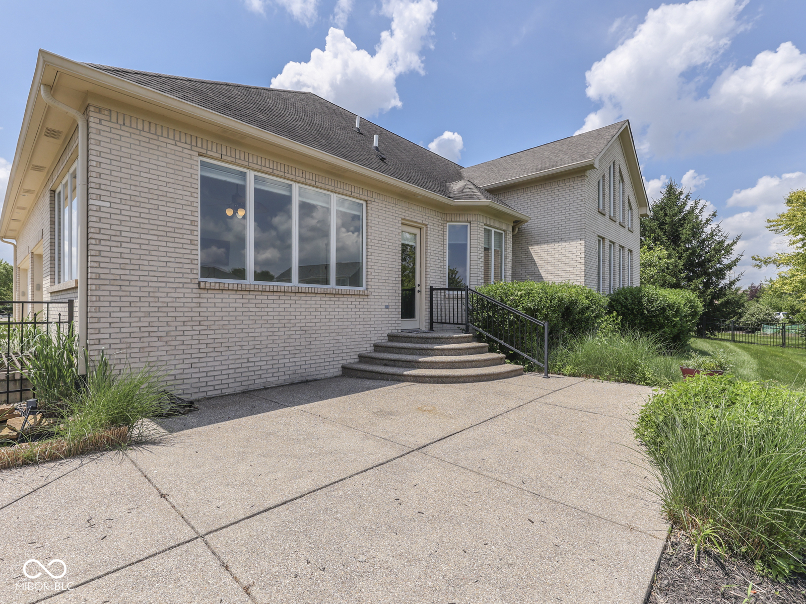 3270 Cherokee Circle