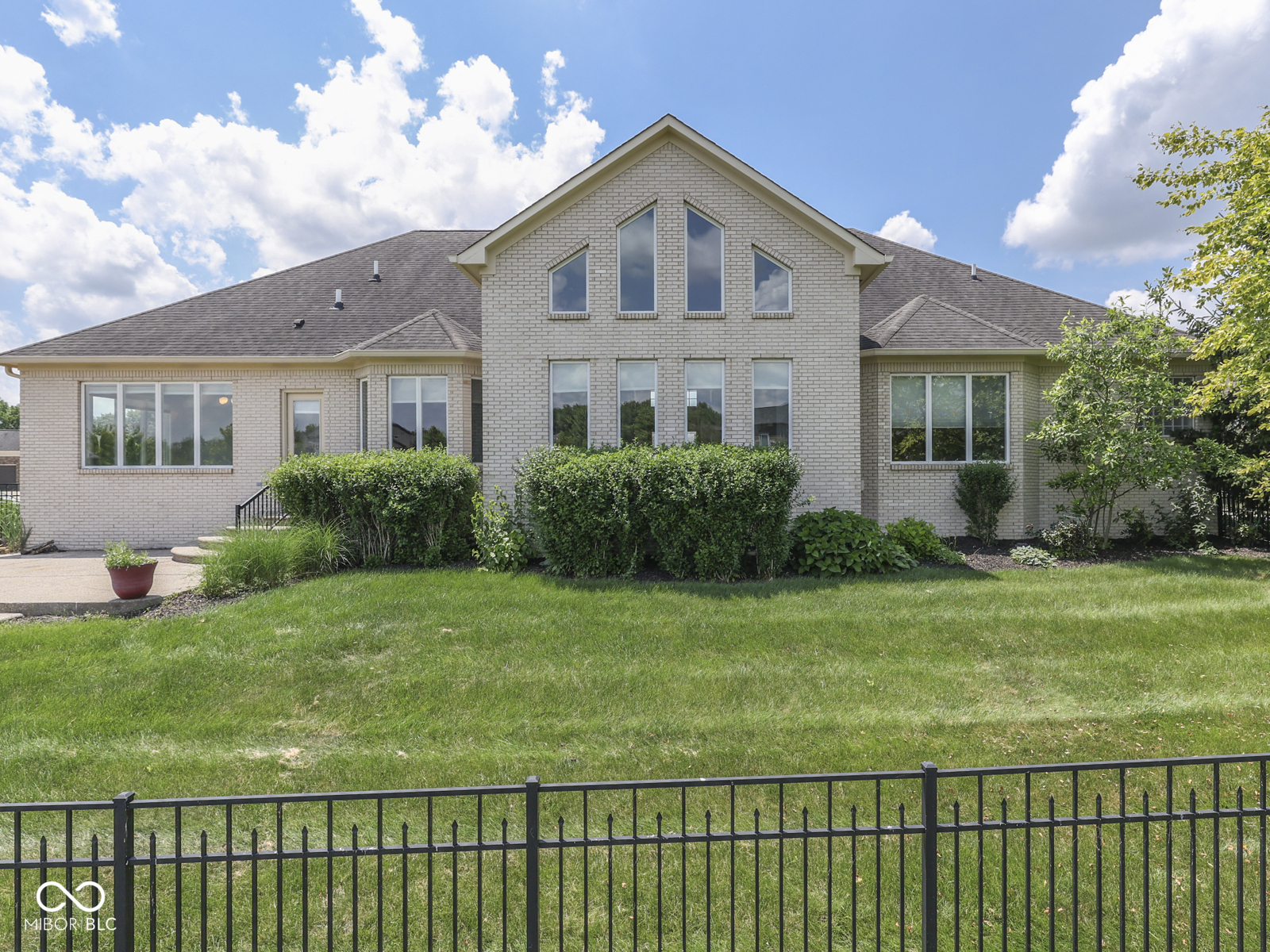3270 Cherokee Circle