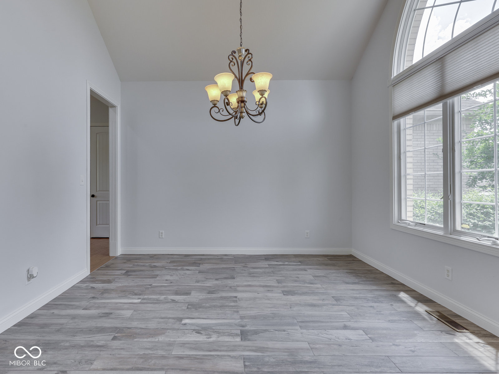 3270 Cherokee Circle