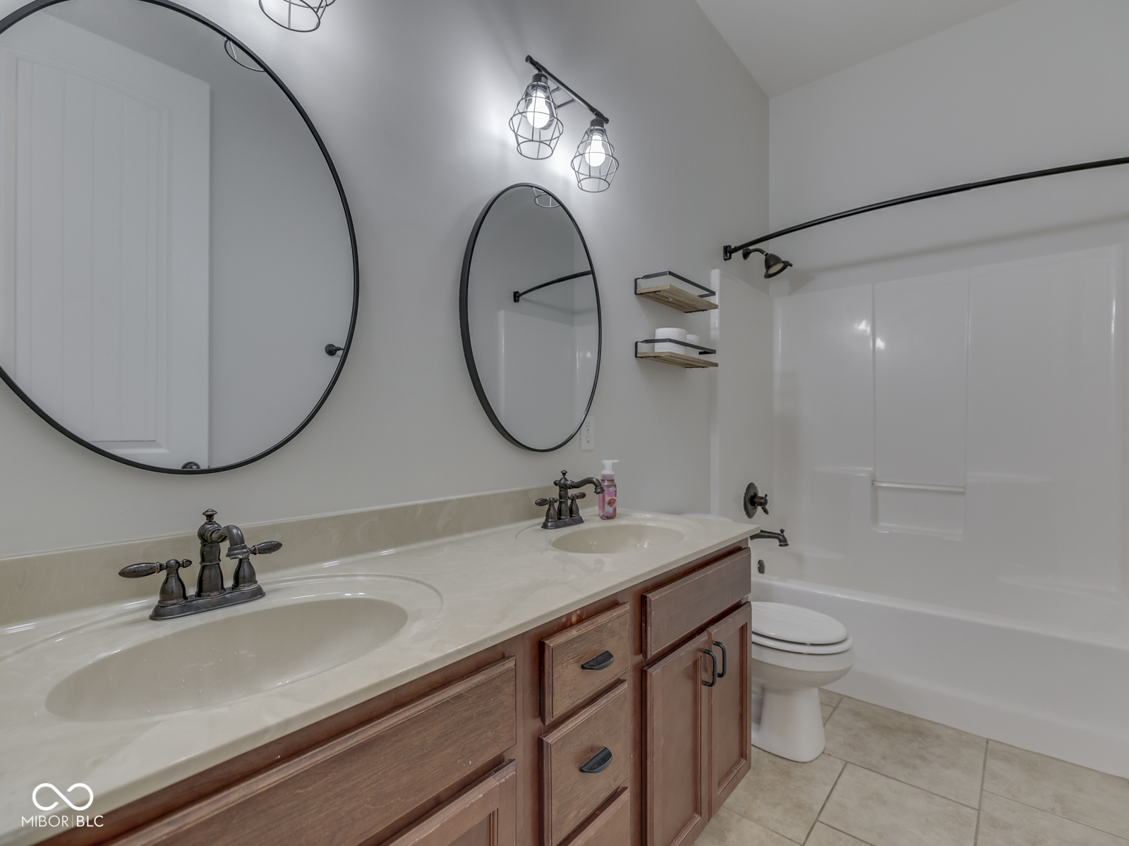 3270 Cherokee Circle