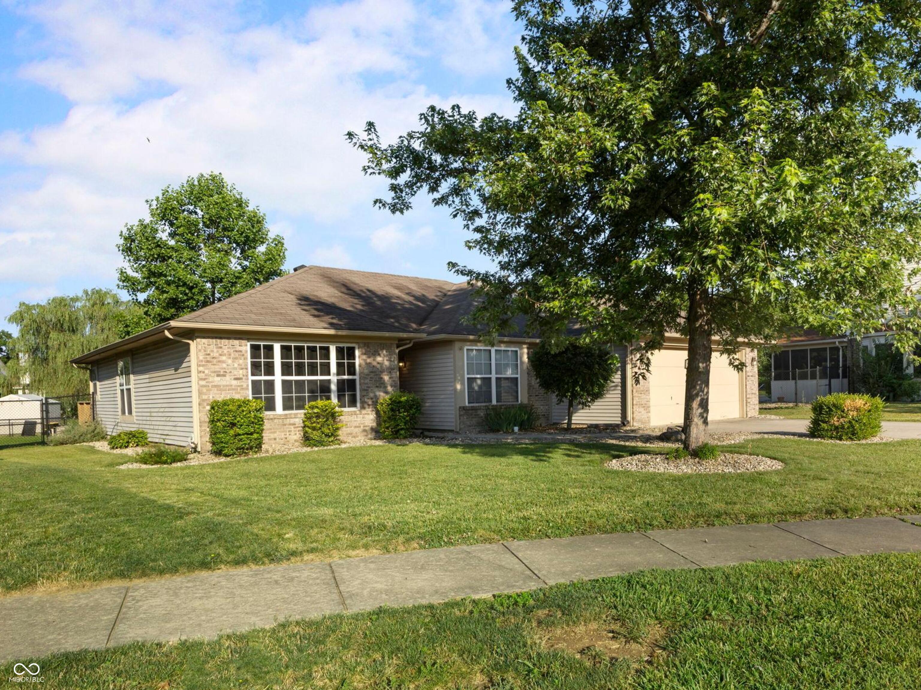 282 N Greenbriar Drive