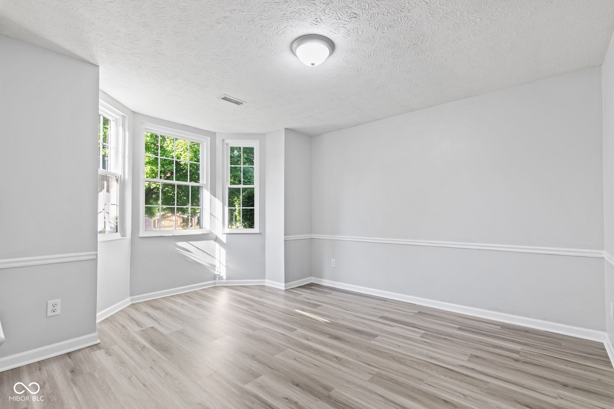 8812 Glass Chimney Lane