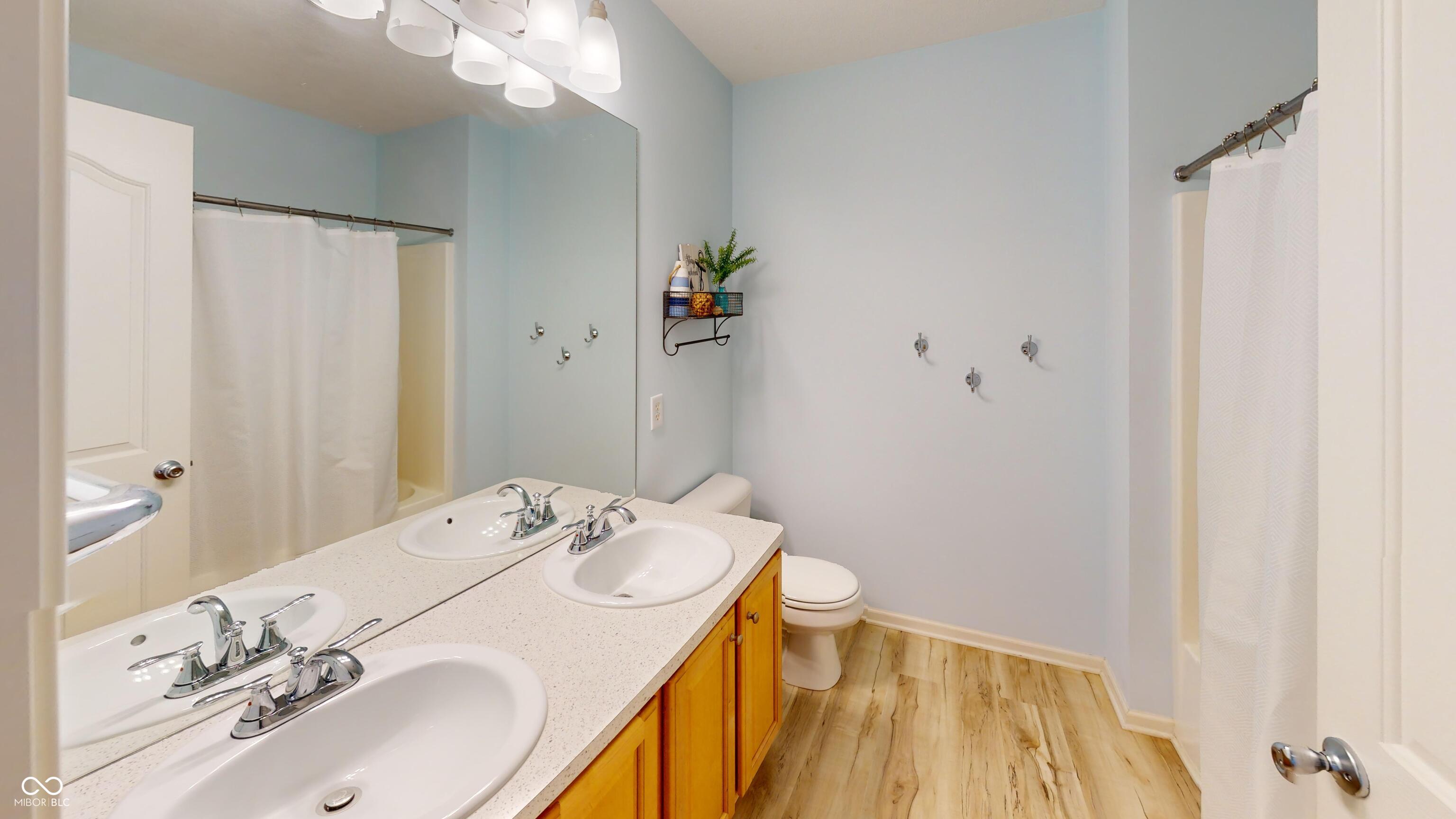 16665 Lakeville Crossing