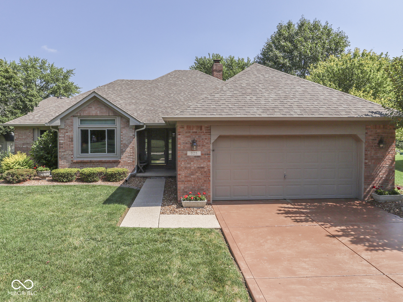 825 Bayside Drive