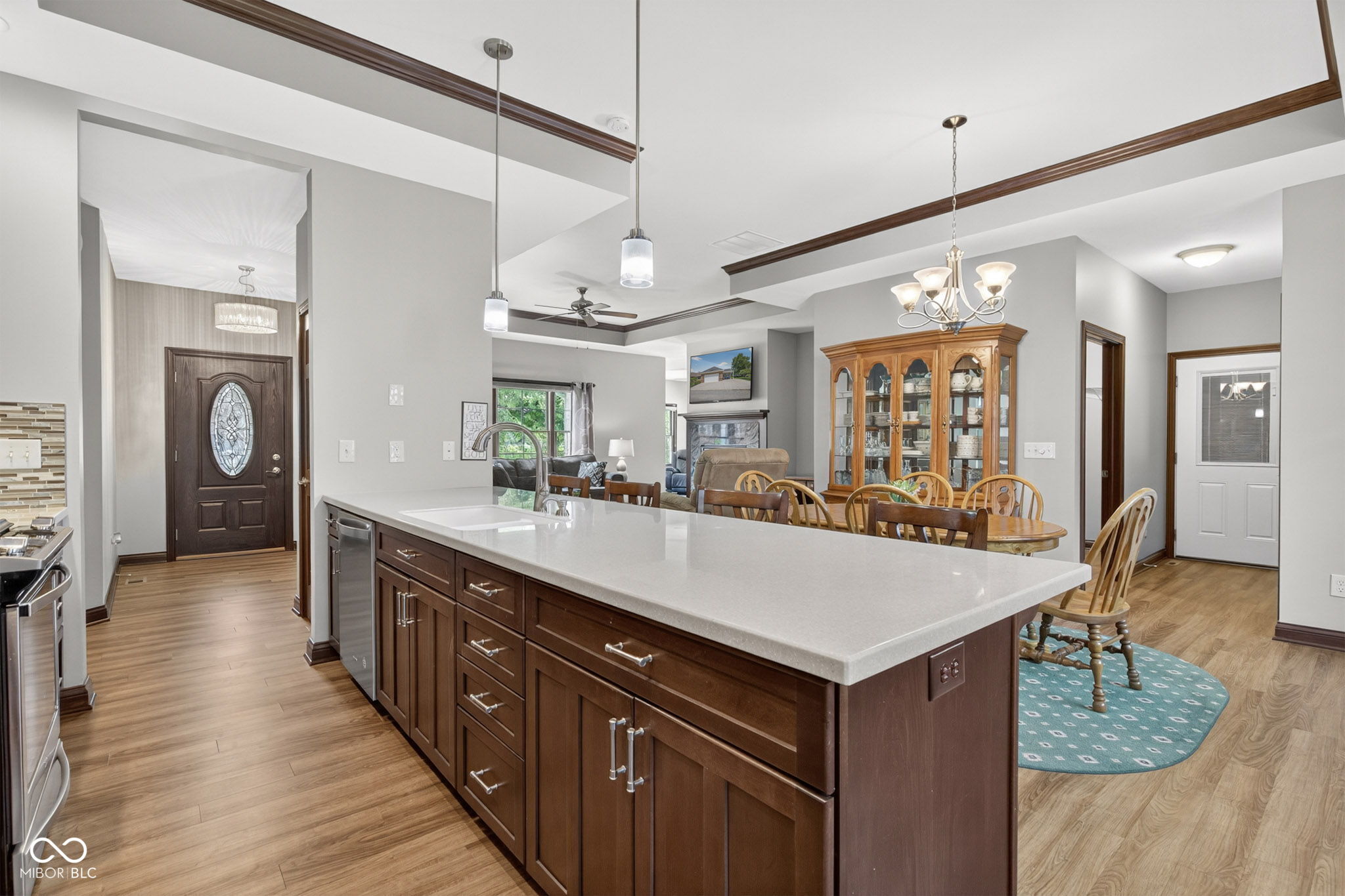 715 Willow