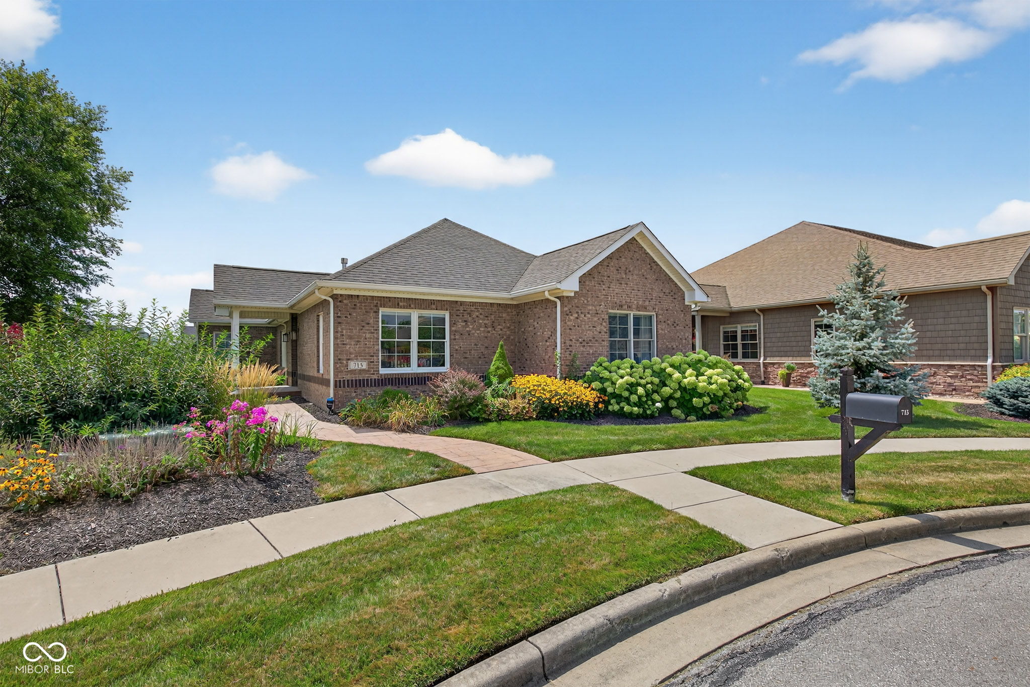 715 Willow