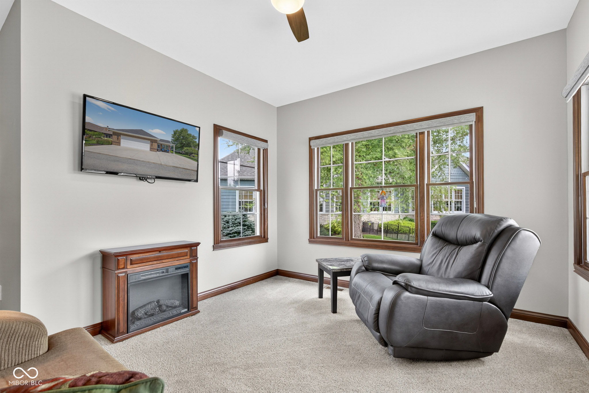 715 Willow