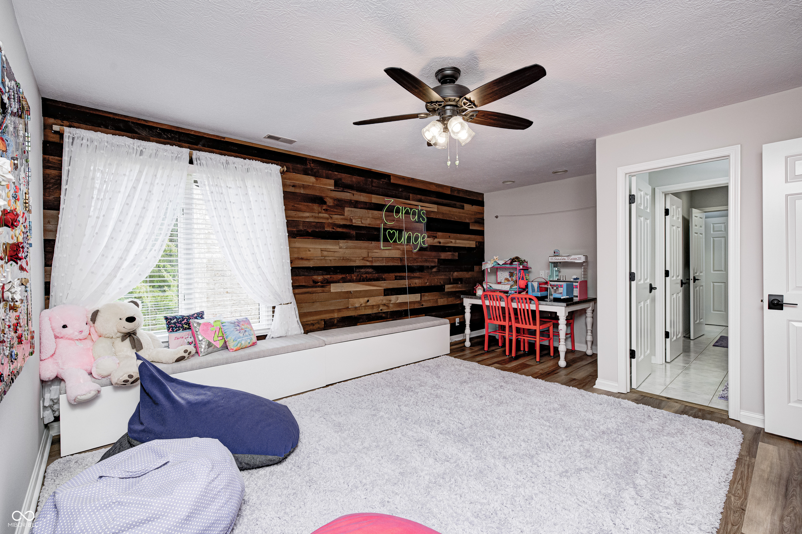 10565 Hyde Park