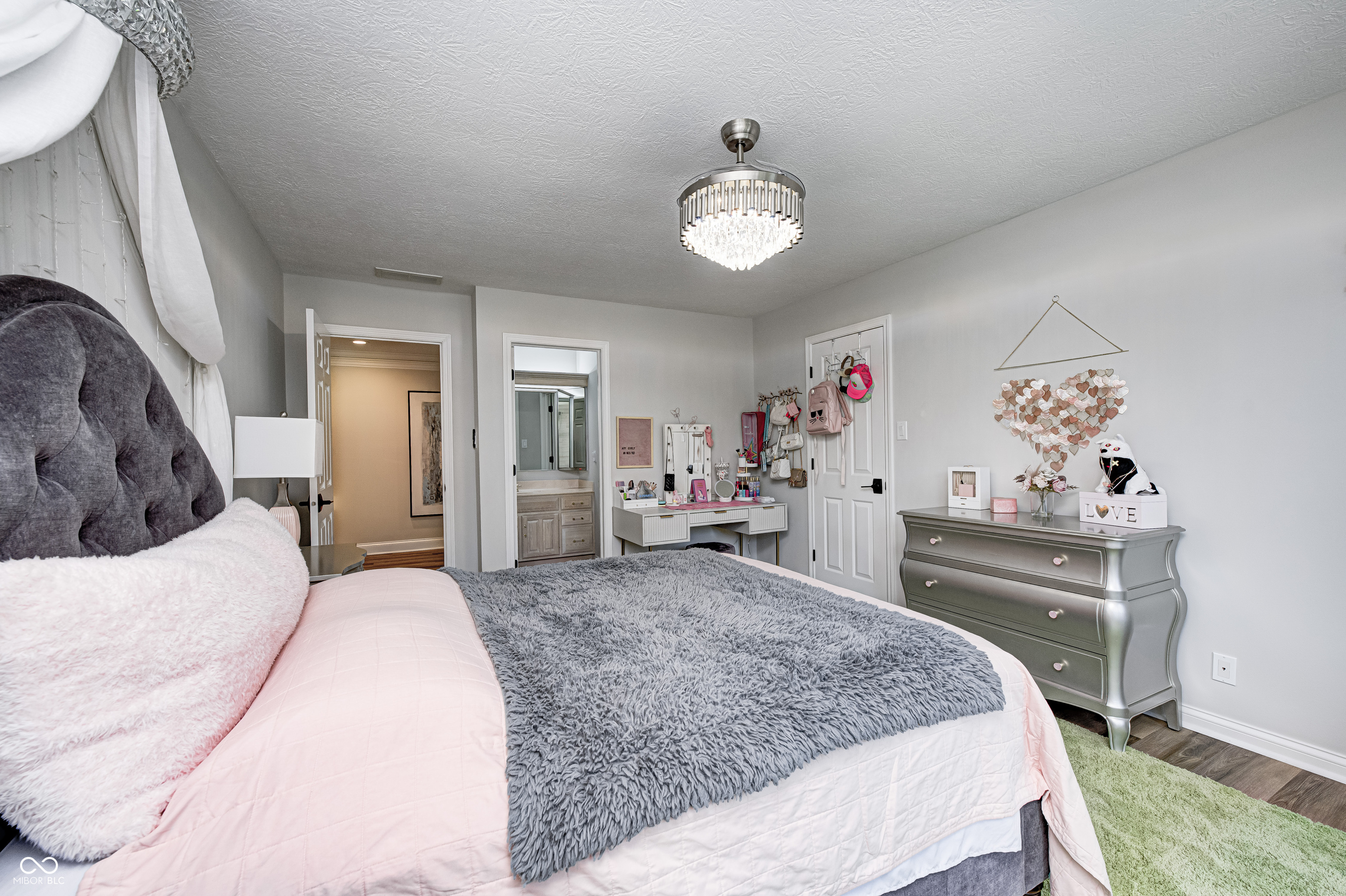 10565 Hyde Park
