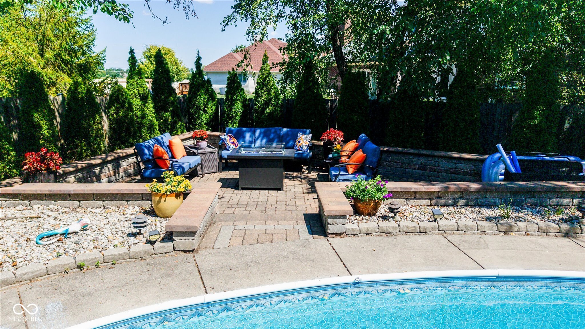 5522 White Hall Way
