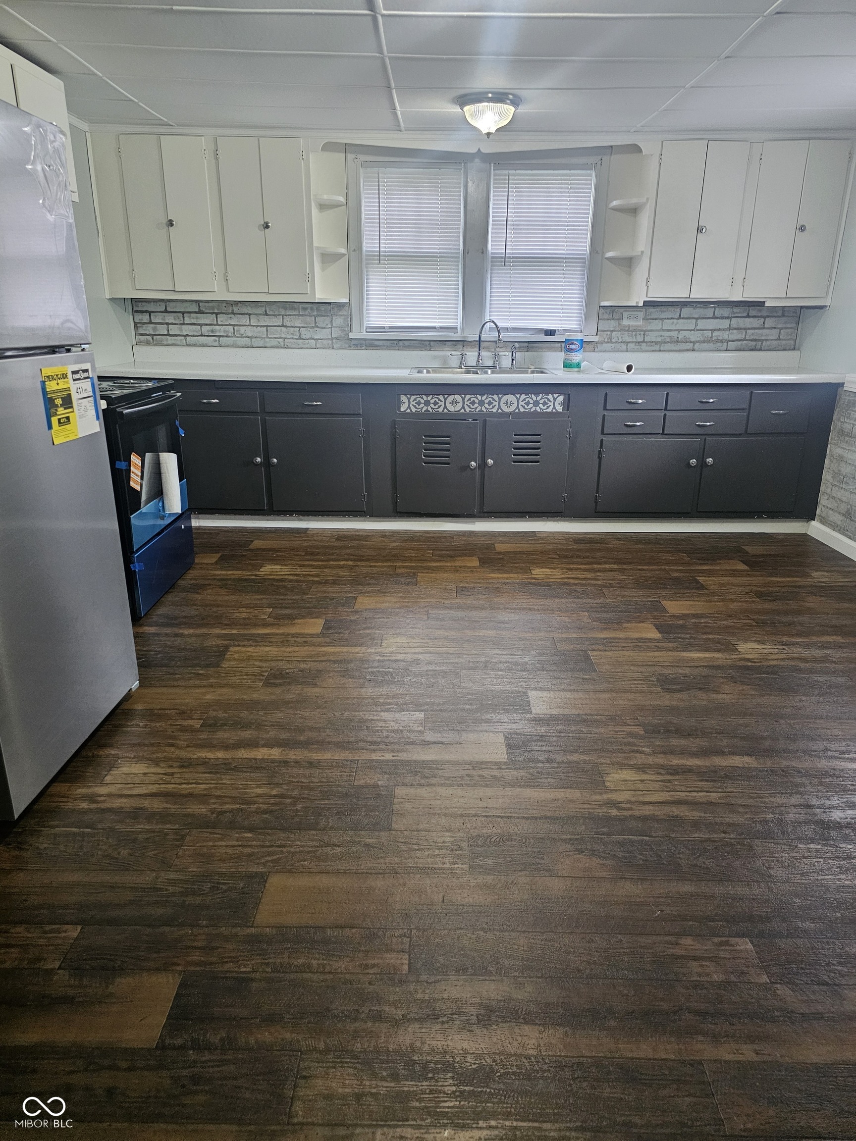 1437 W 10th Street