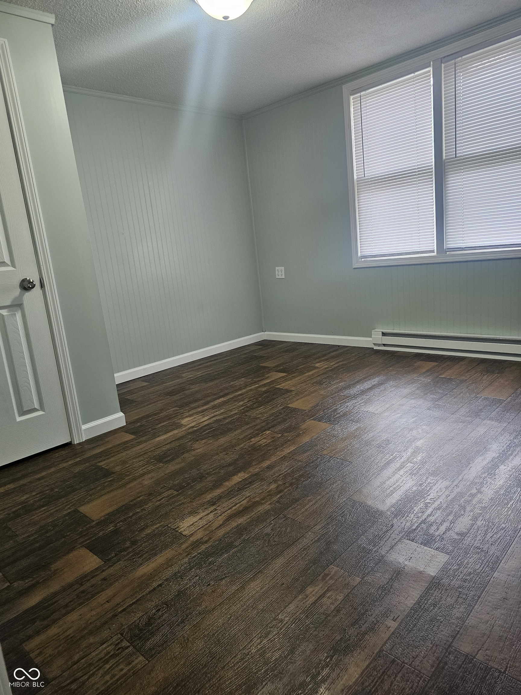 1437 W 10th Street