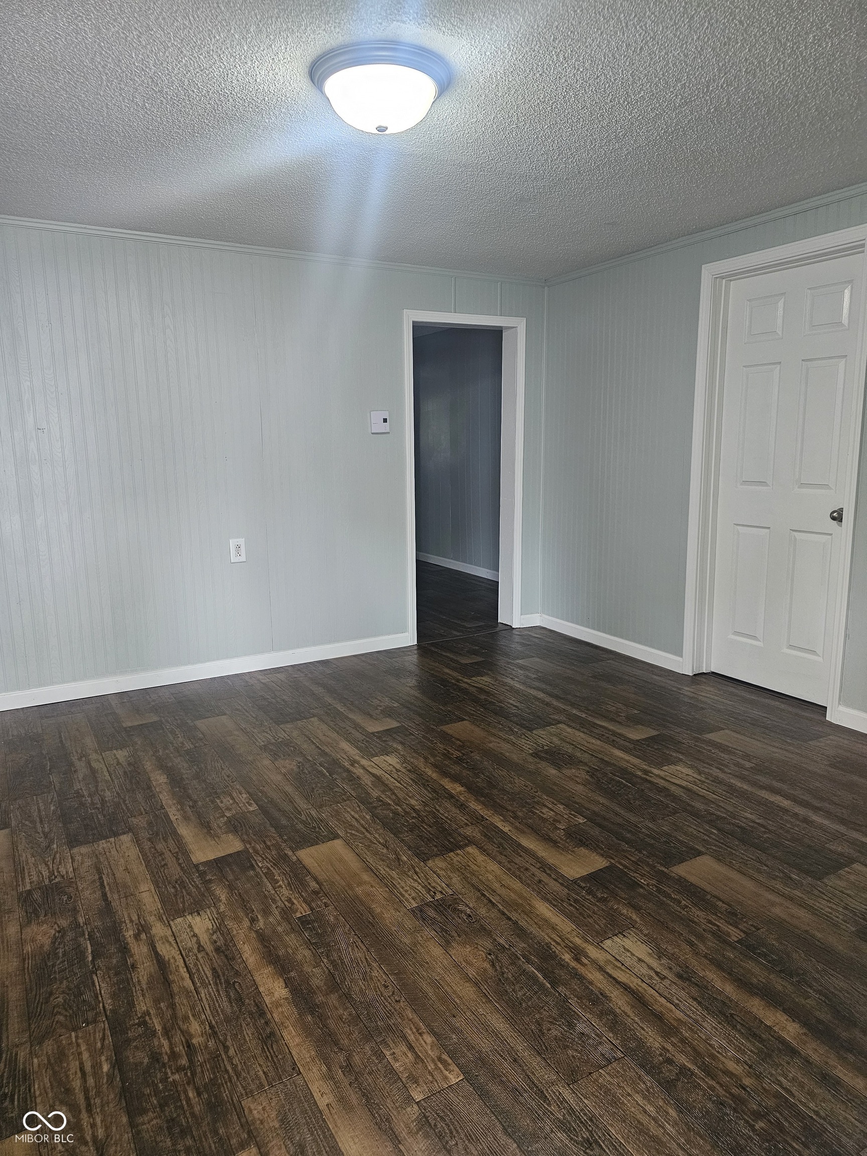 1437 W 10th Street