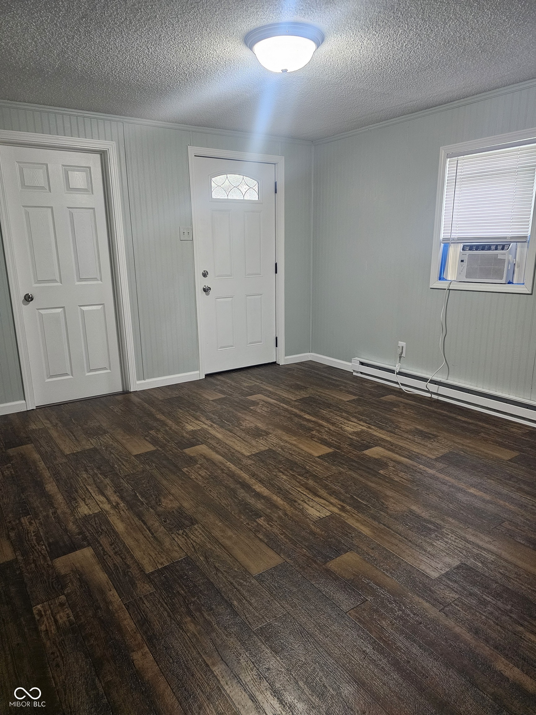 1437 W 10th Street