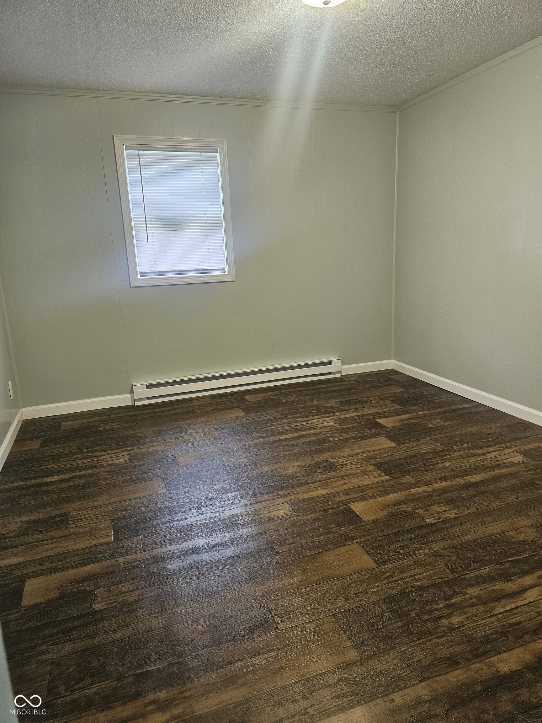 1437 W 10th Street
