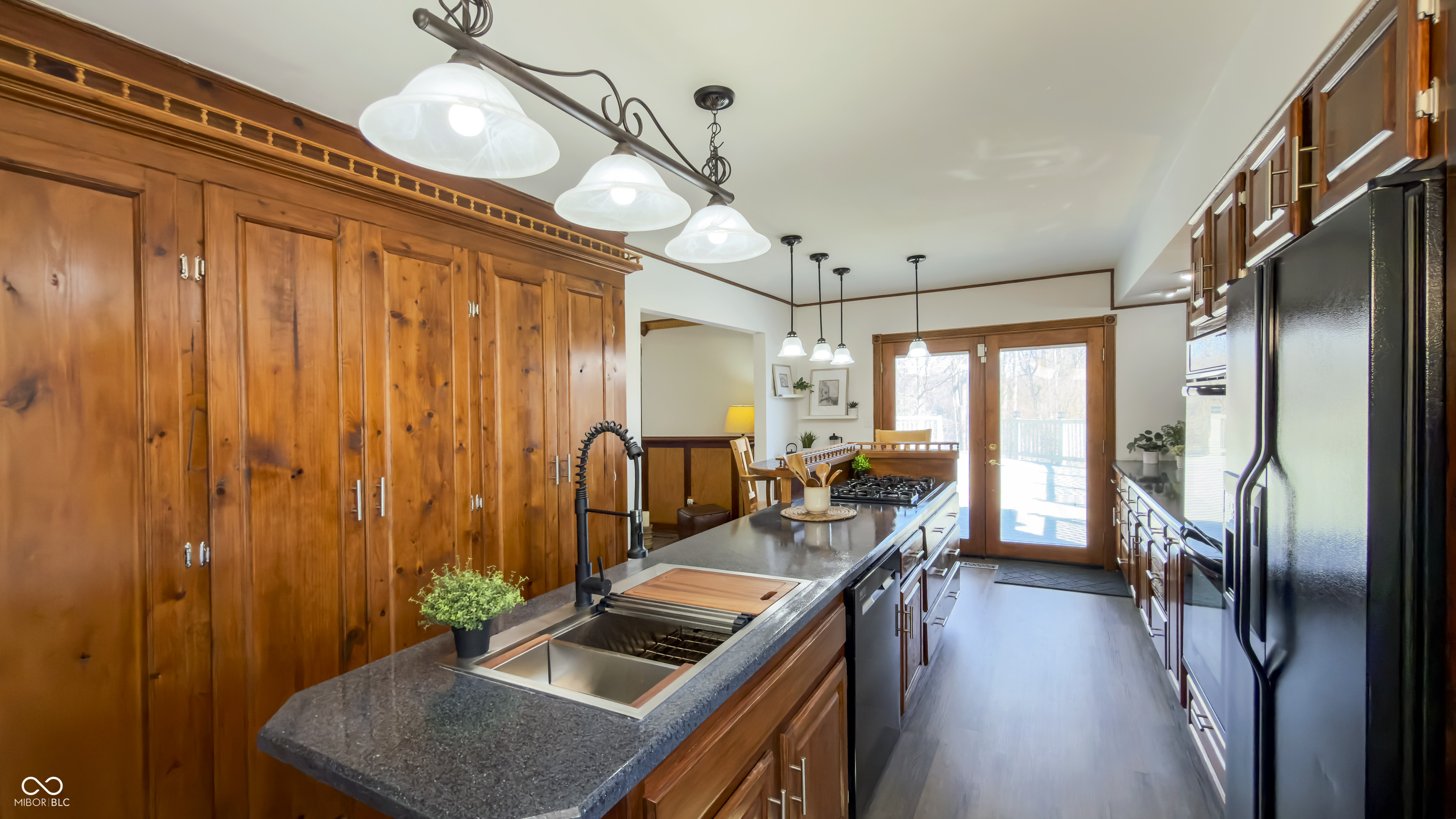 820 Elmwood Circle