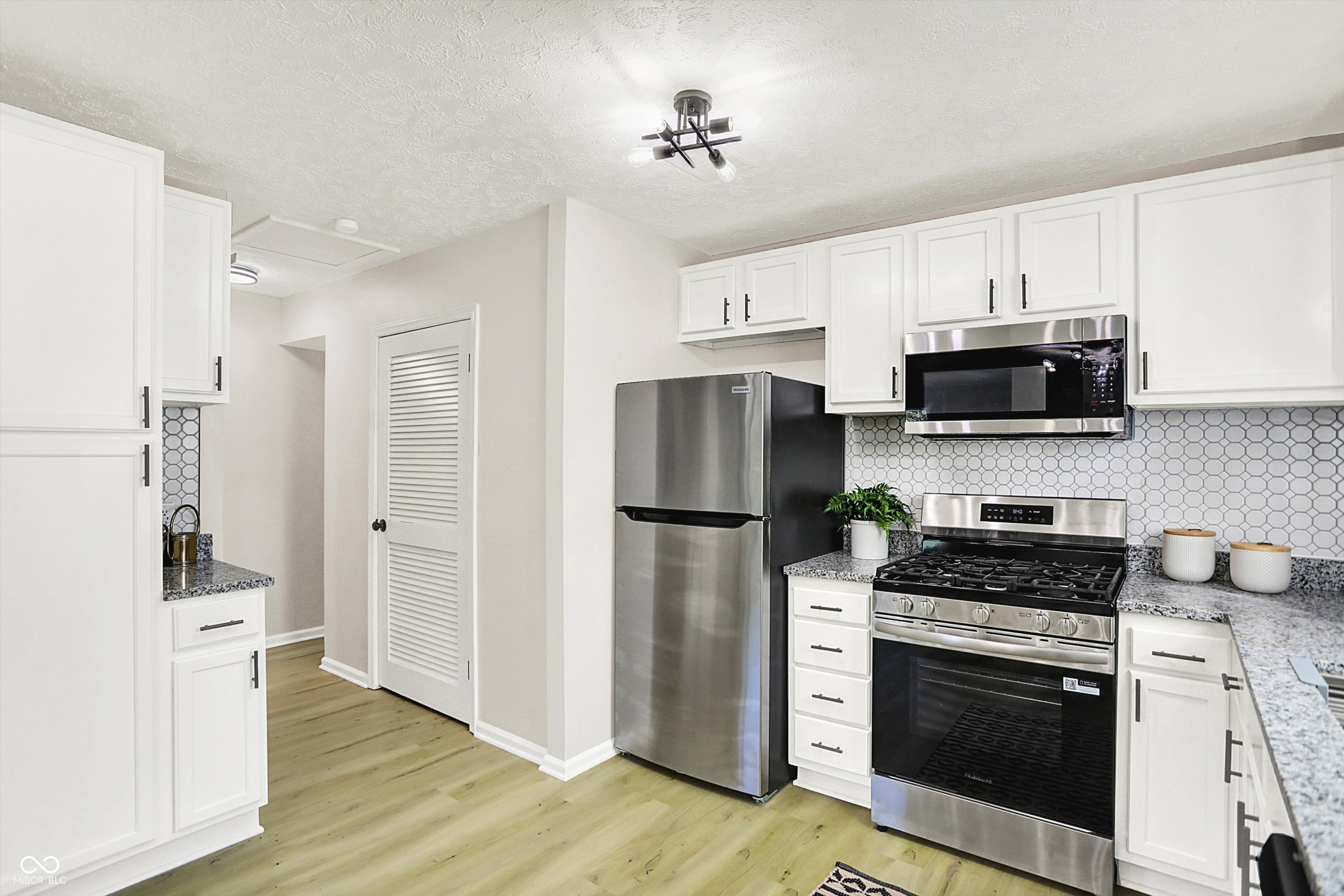 7702 Mary Lane
