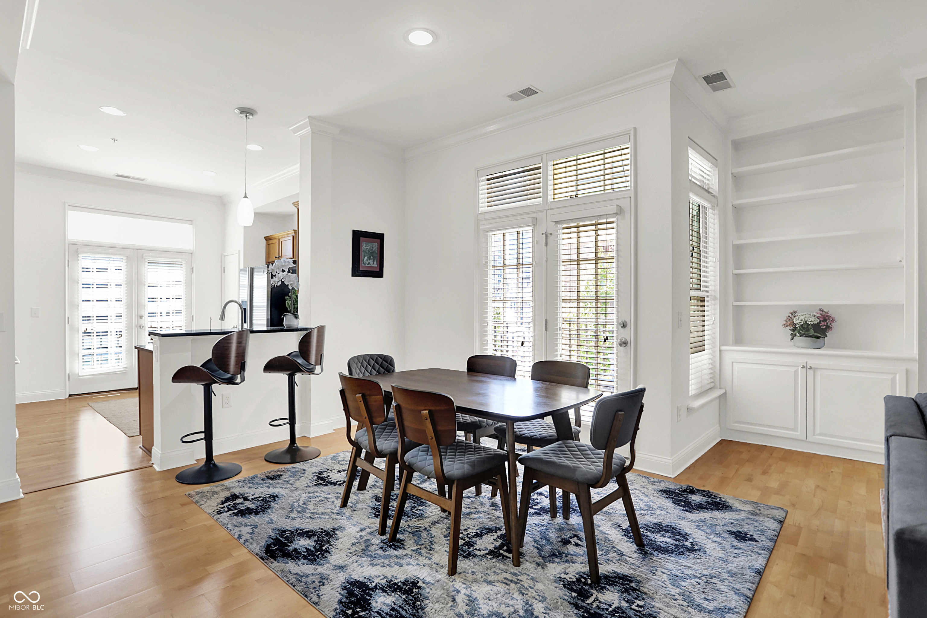 450 E Ohio Street Unit: 321