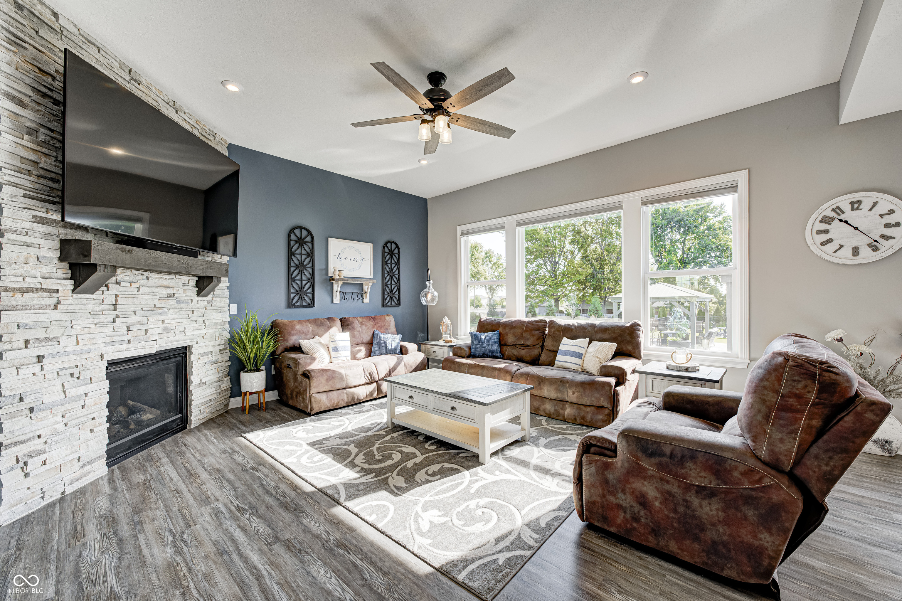 2245 Meadow Creek