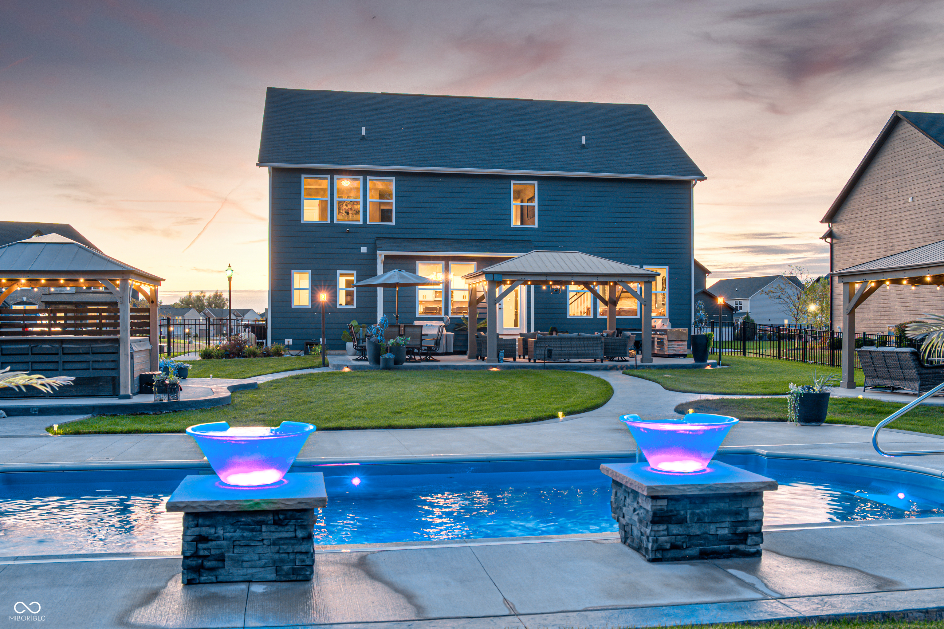 2245 Meadow Creek