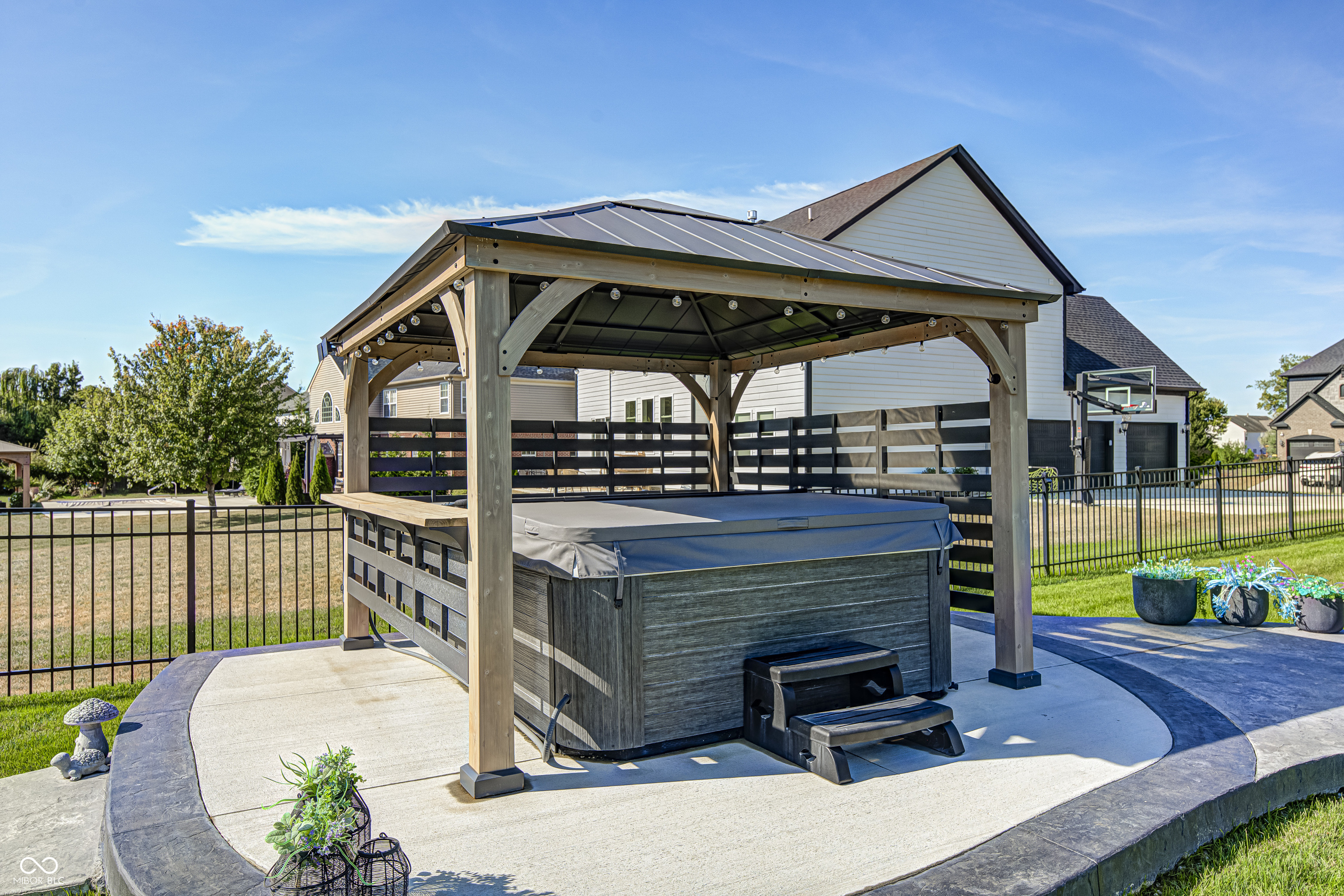 2245 Meadow Creek