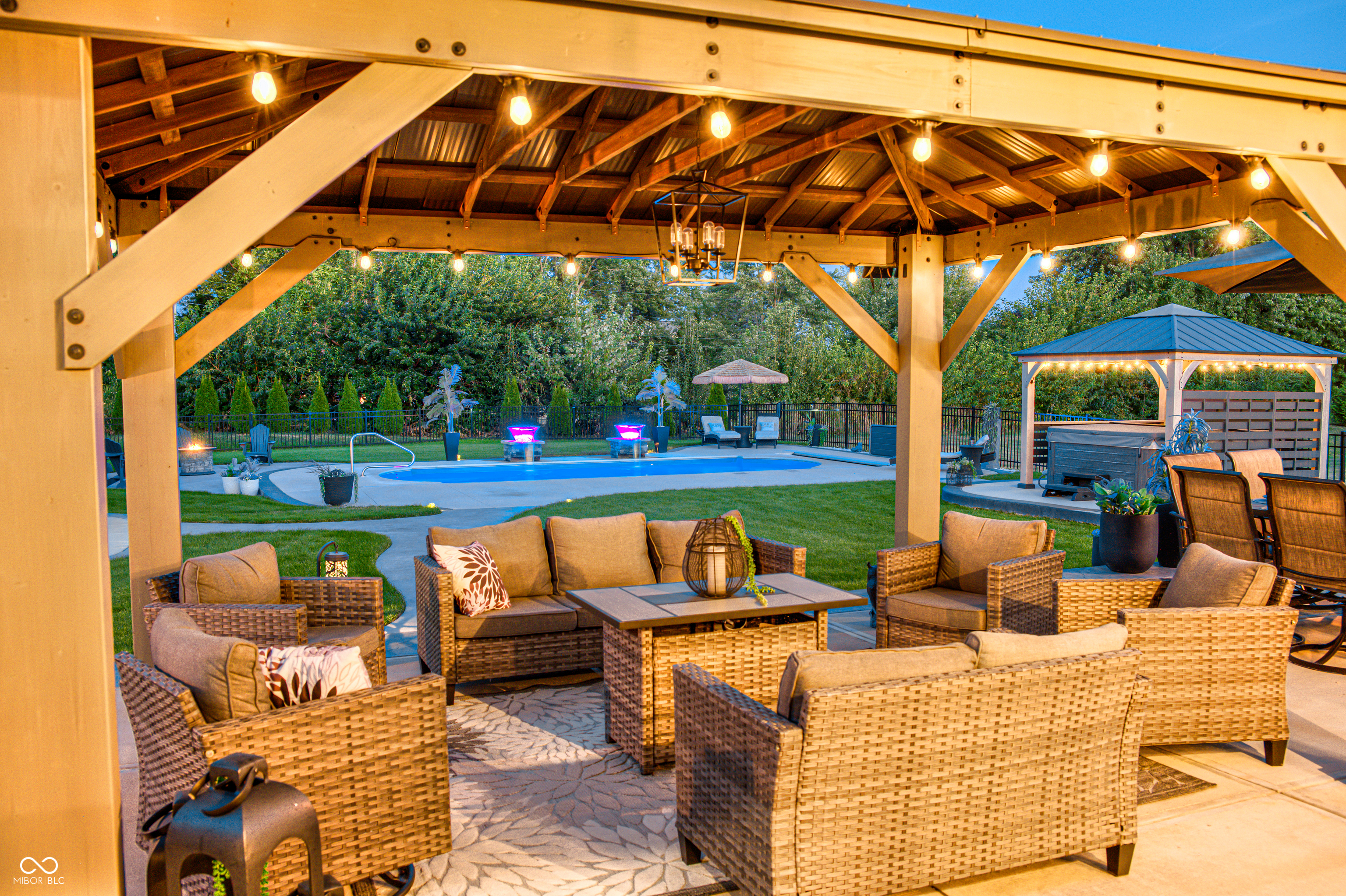 2245 Meadow Creek