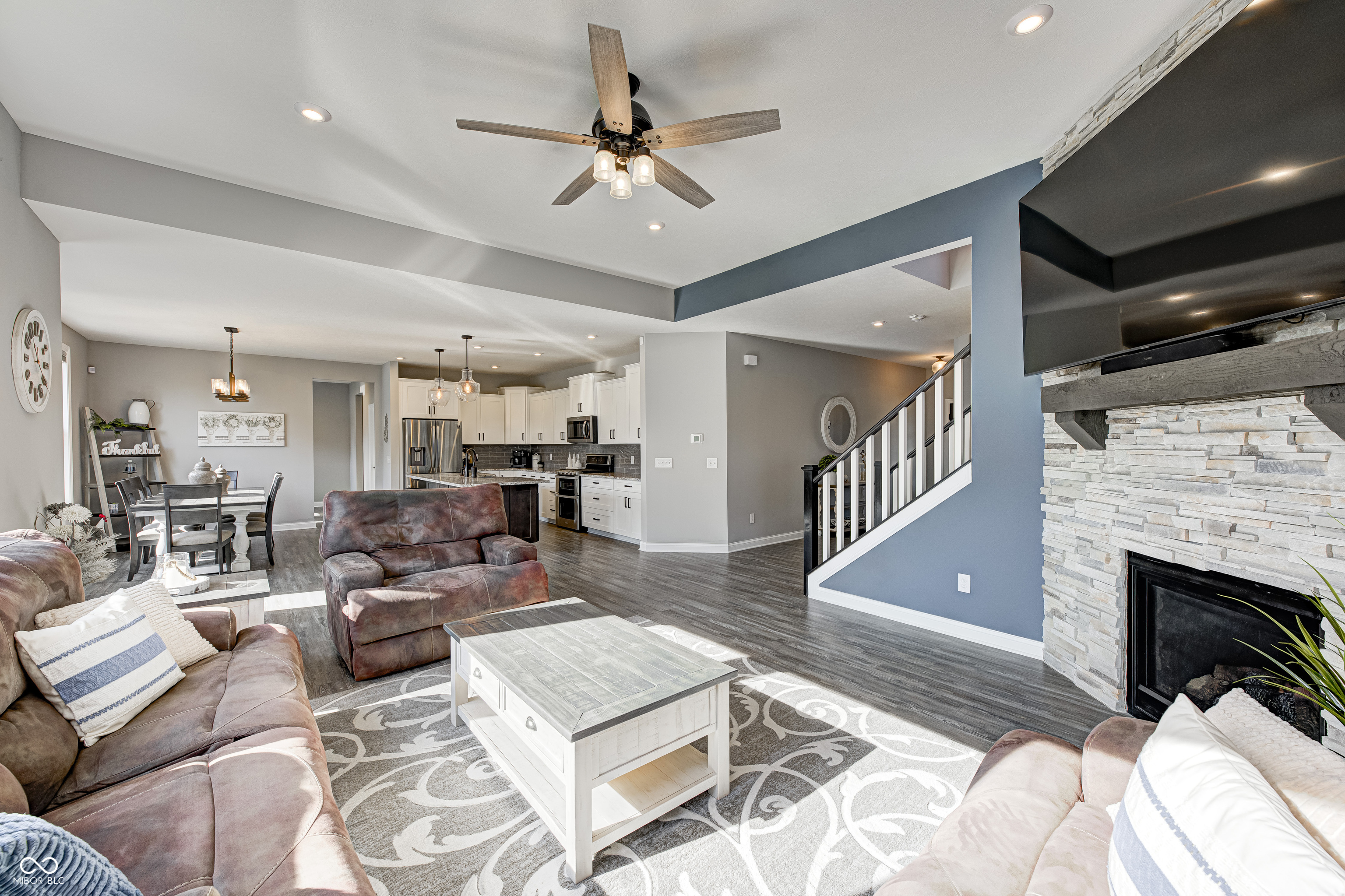 2245 Meadow Creek