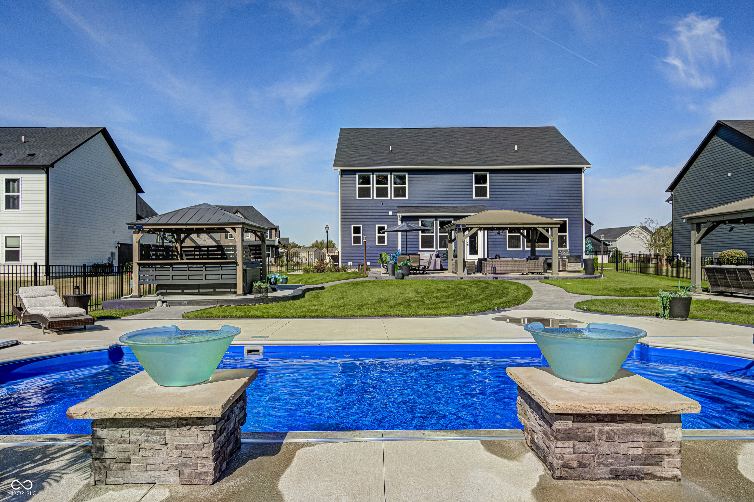2245 Meadow Creek