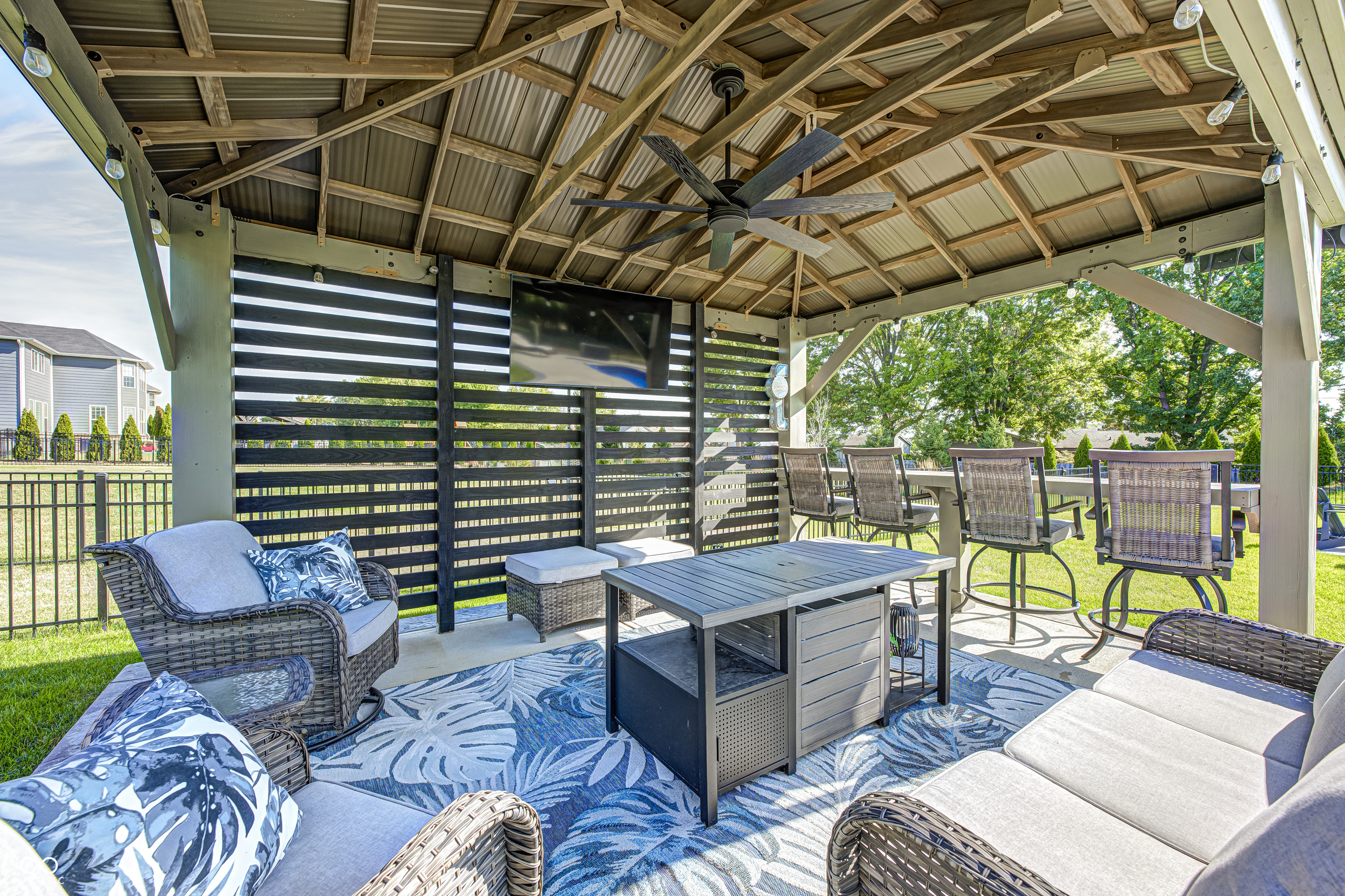 2245 Meadow Creek