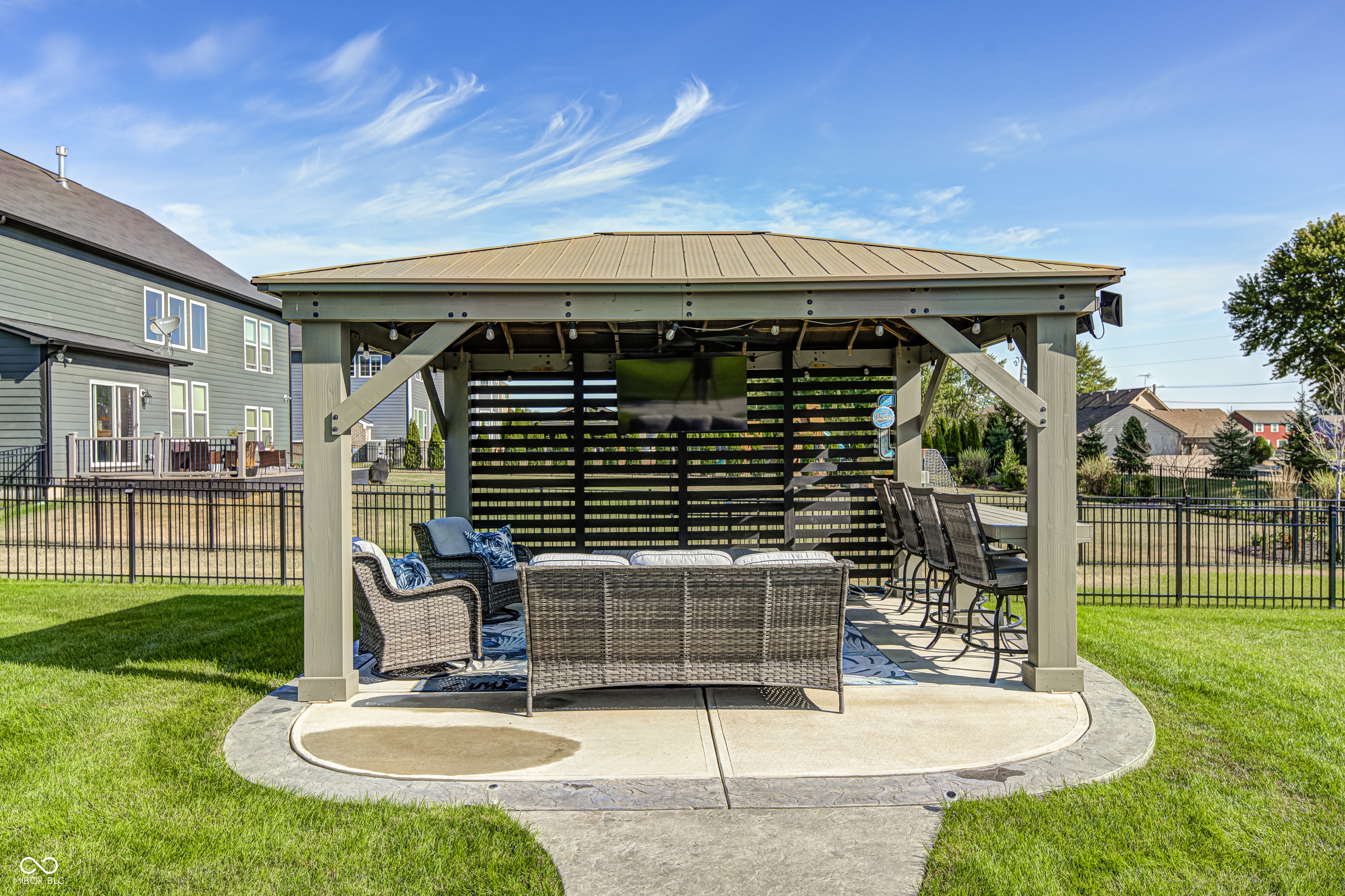 2245 Meadow Creek