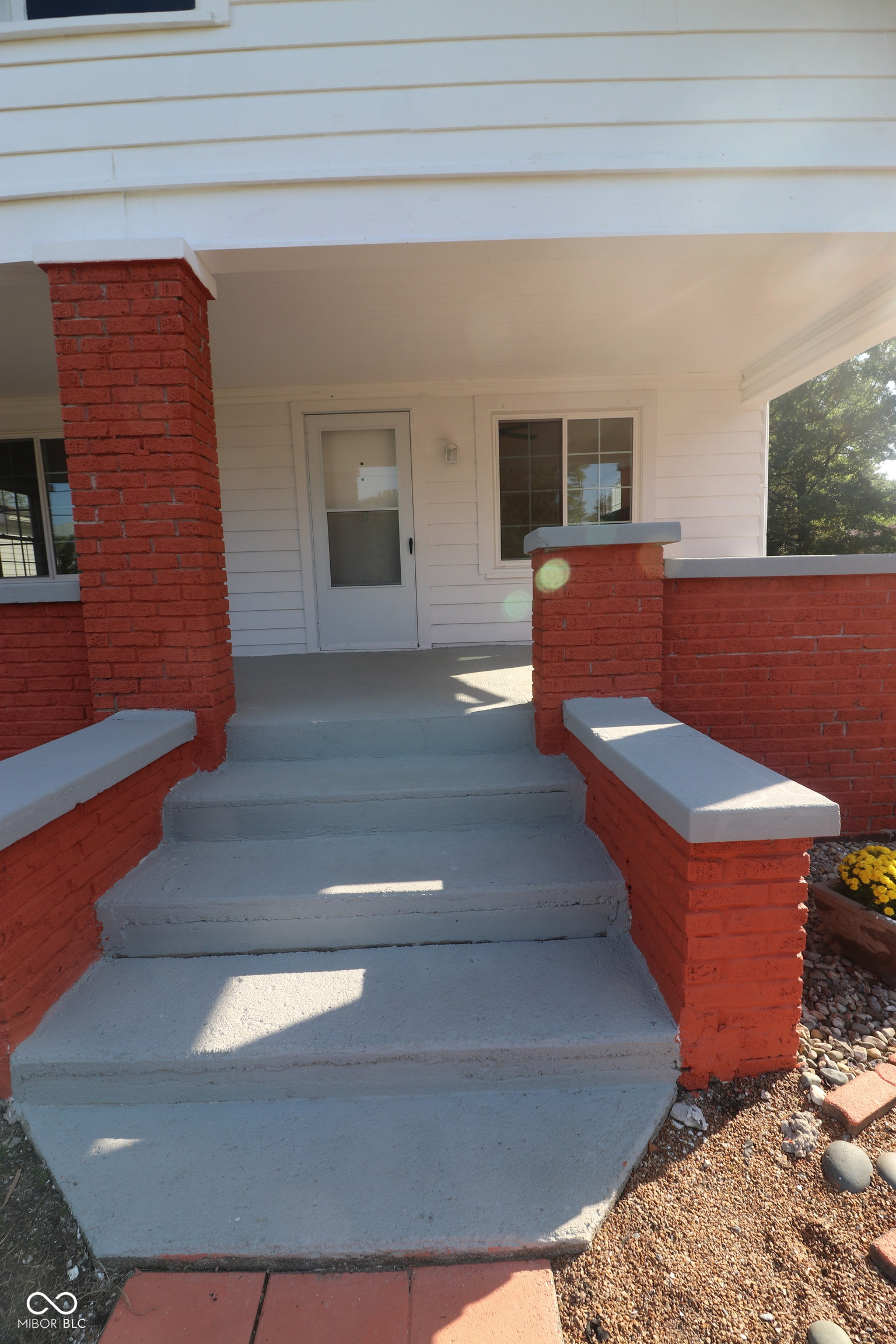 1625 E Thompson Road