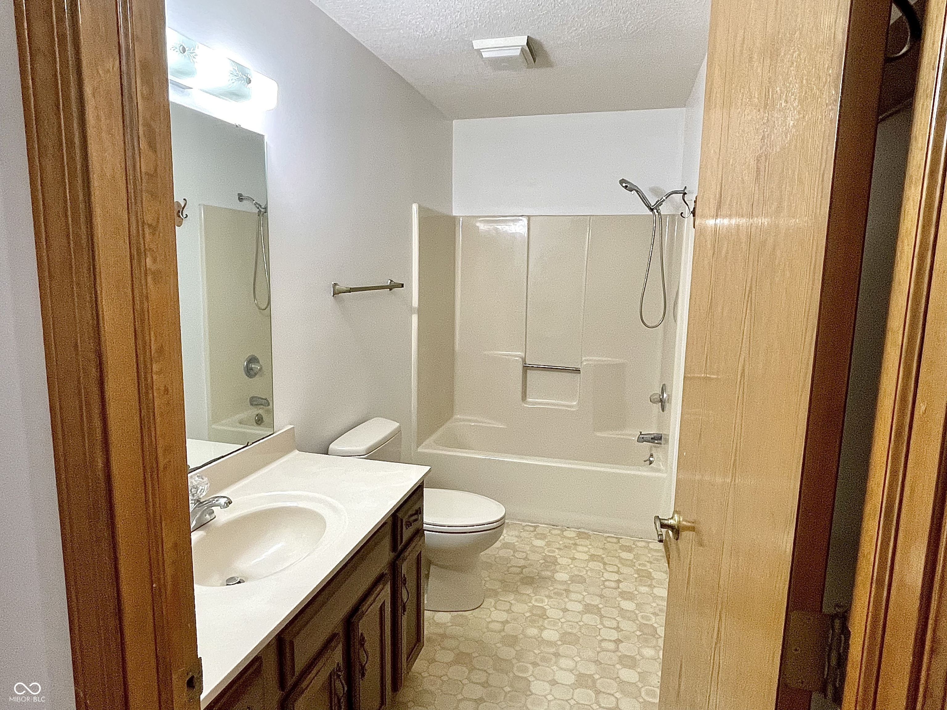 1016 Cedar Glen North Drive