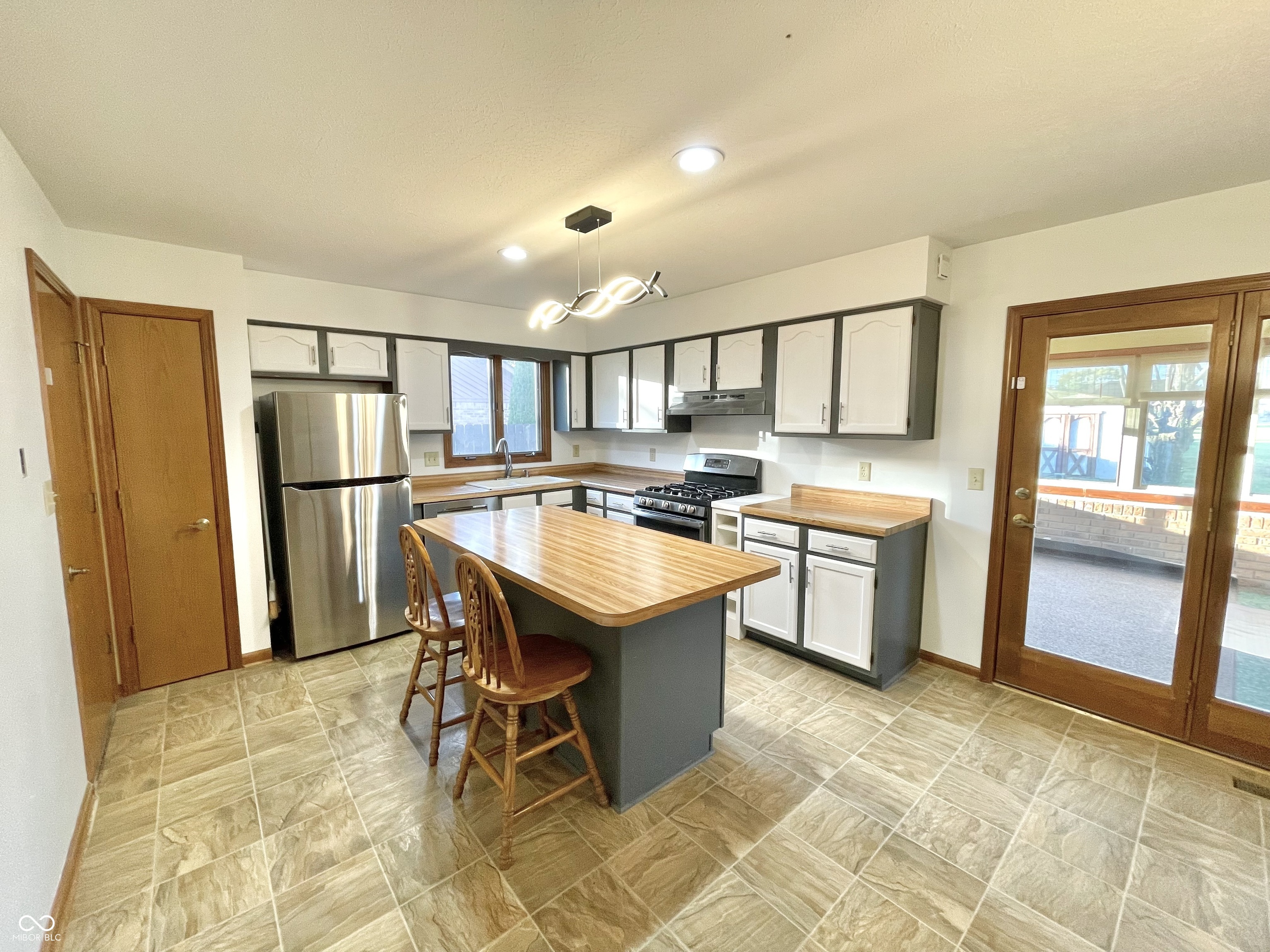 1016 Cedar Glen North Drive