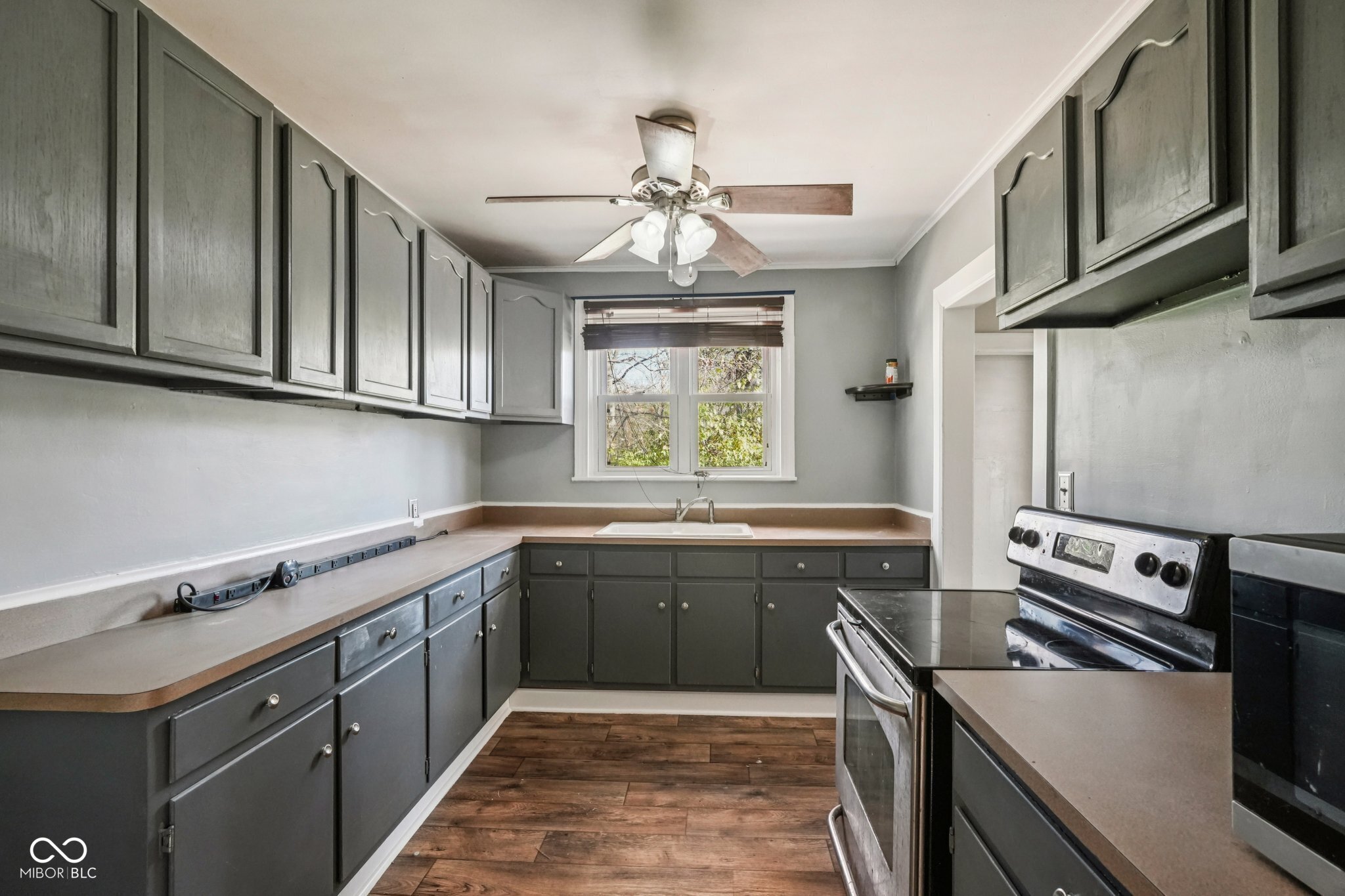 2855 W 76th Street