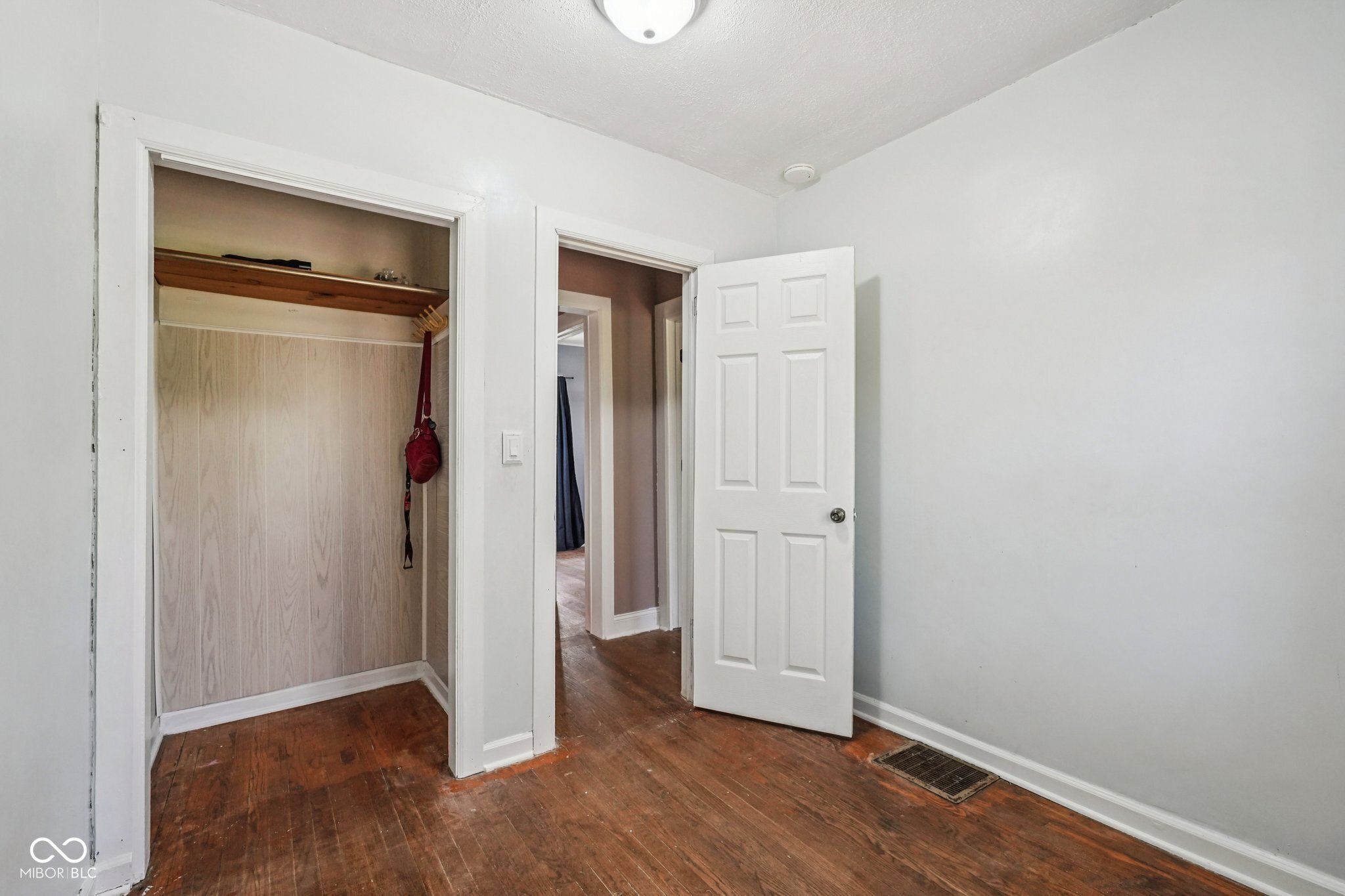 2855 W 76th Street