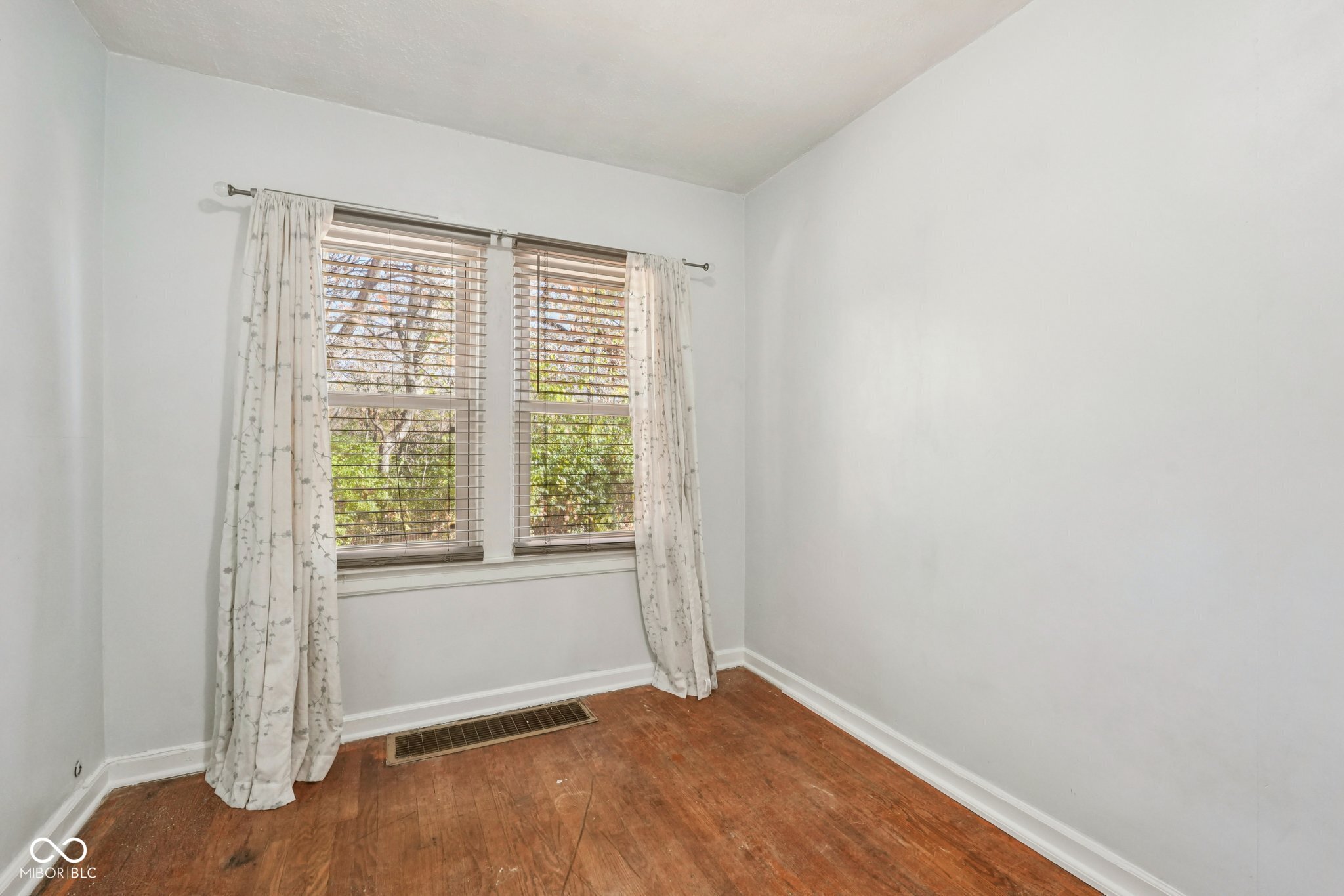 2855 W 76th Street
